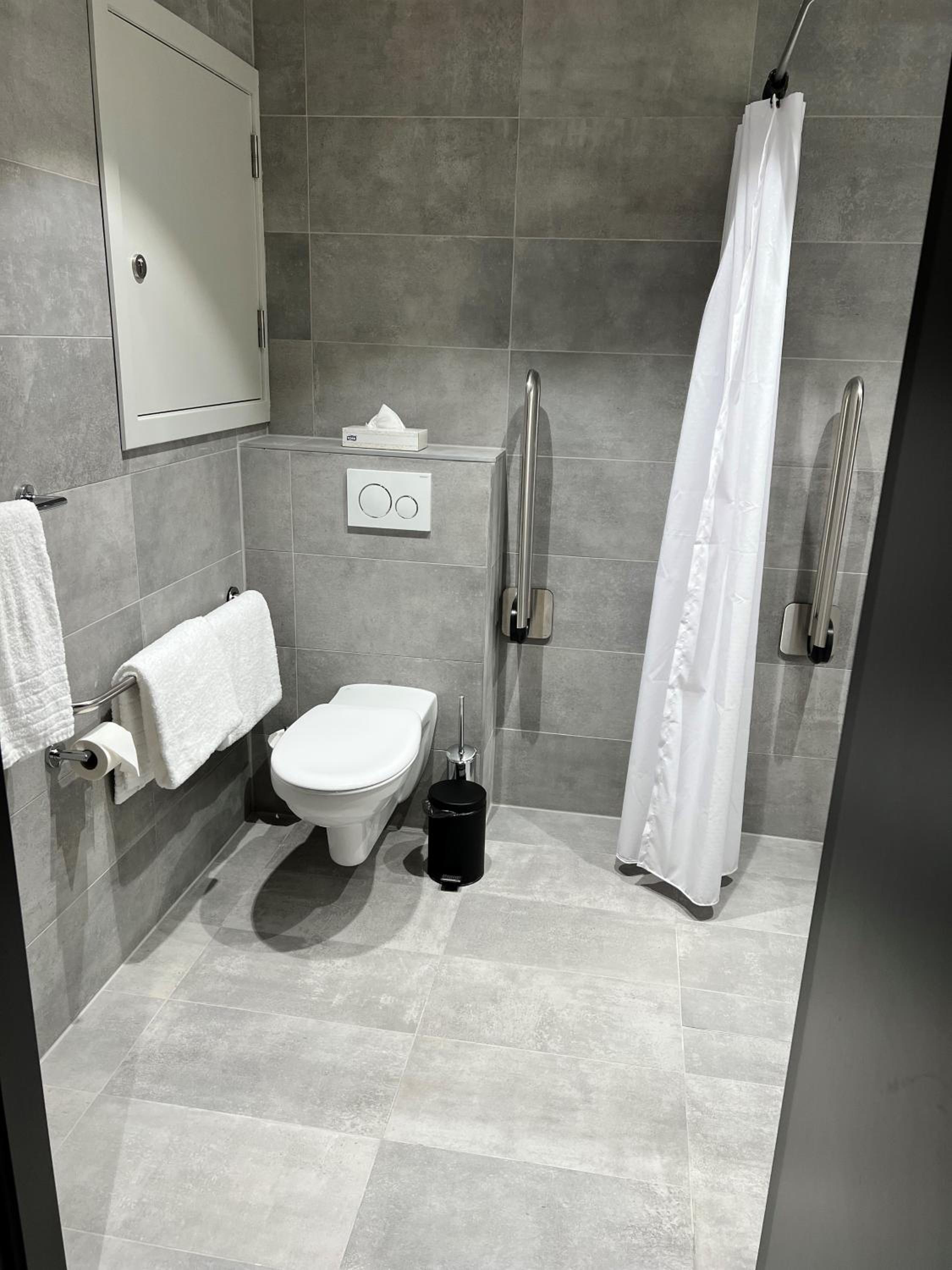 Standard Room - Accessible - Photo 3