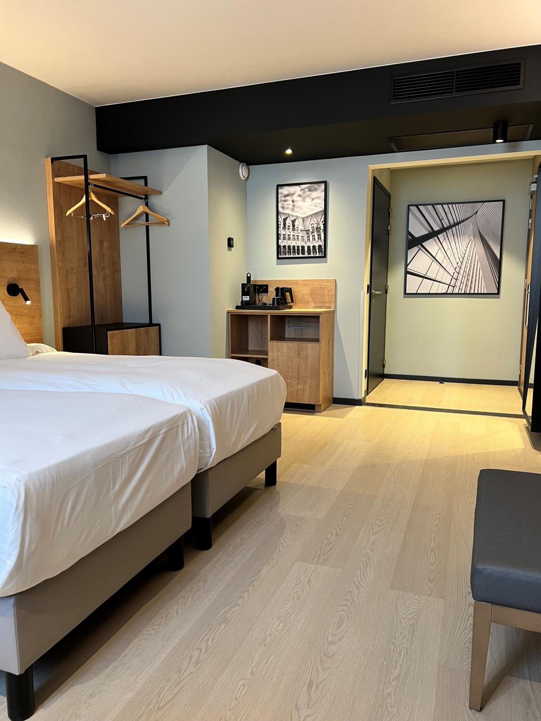 Standard Room - Accessible - Photo 1