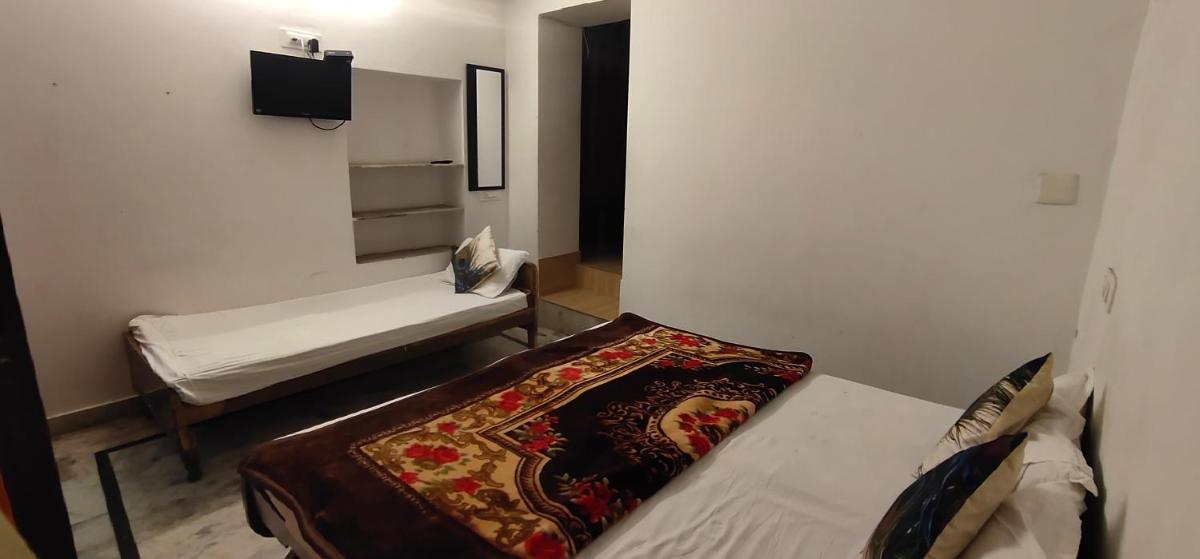 Basic Triple Room photo 3
