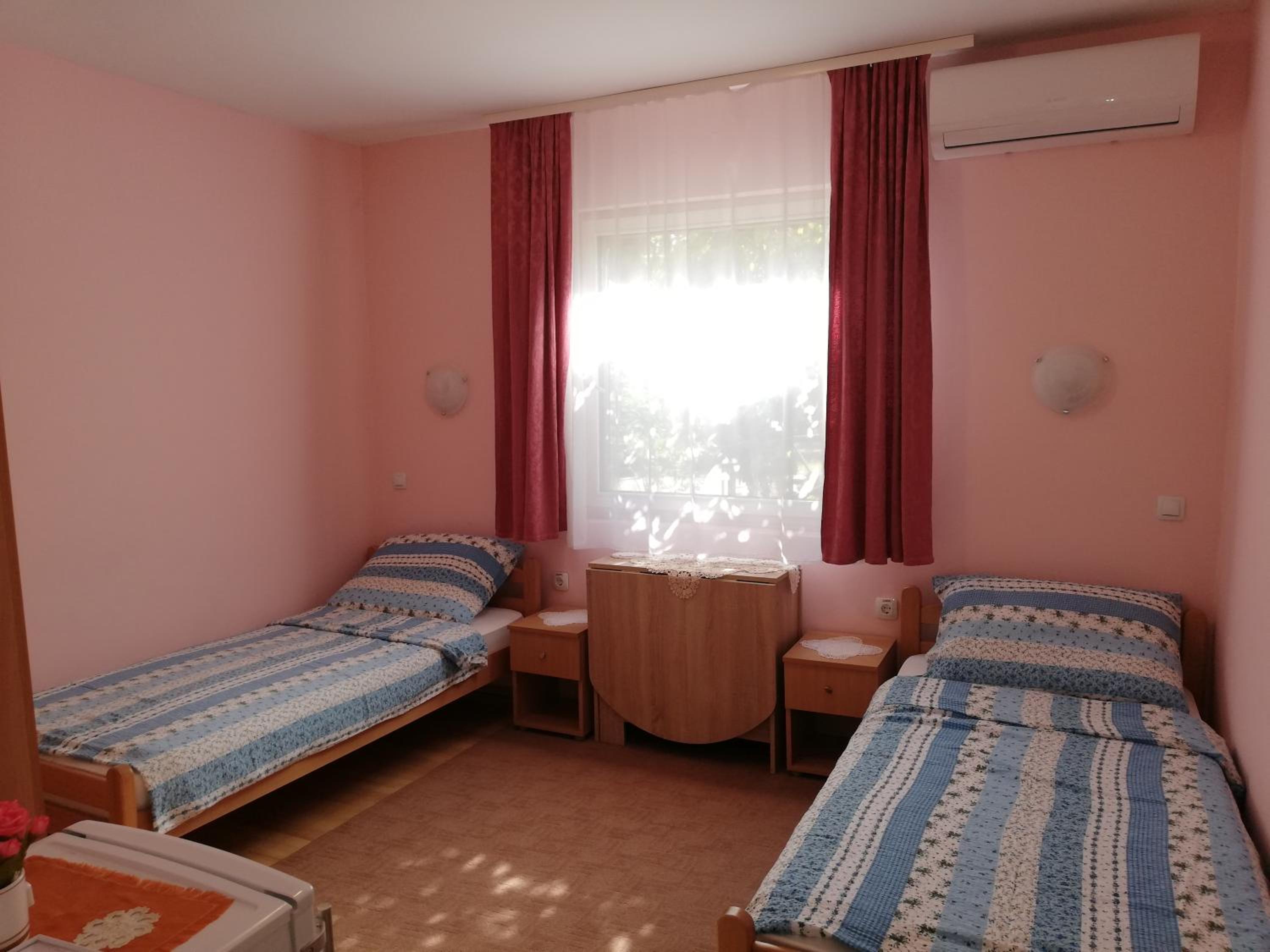 Twin Room With Private Bathroom photo 1
