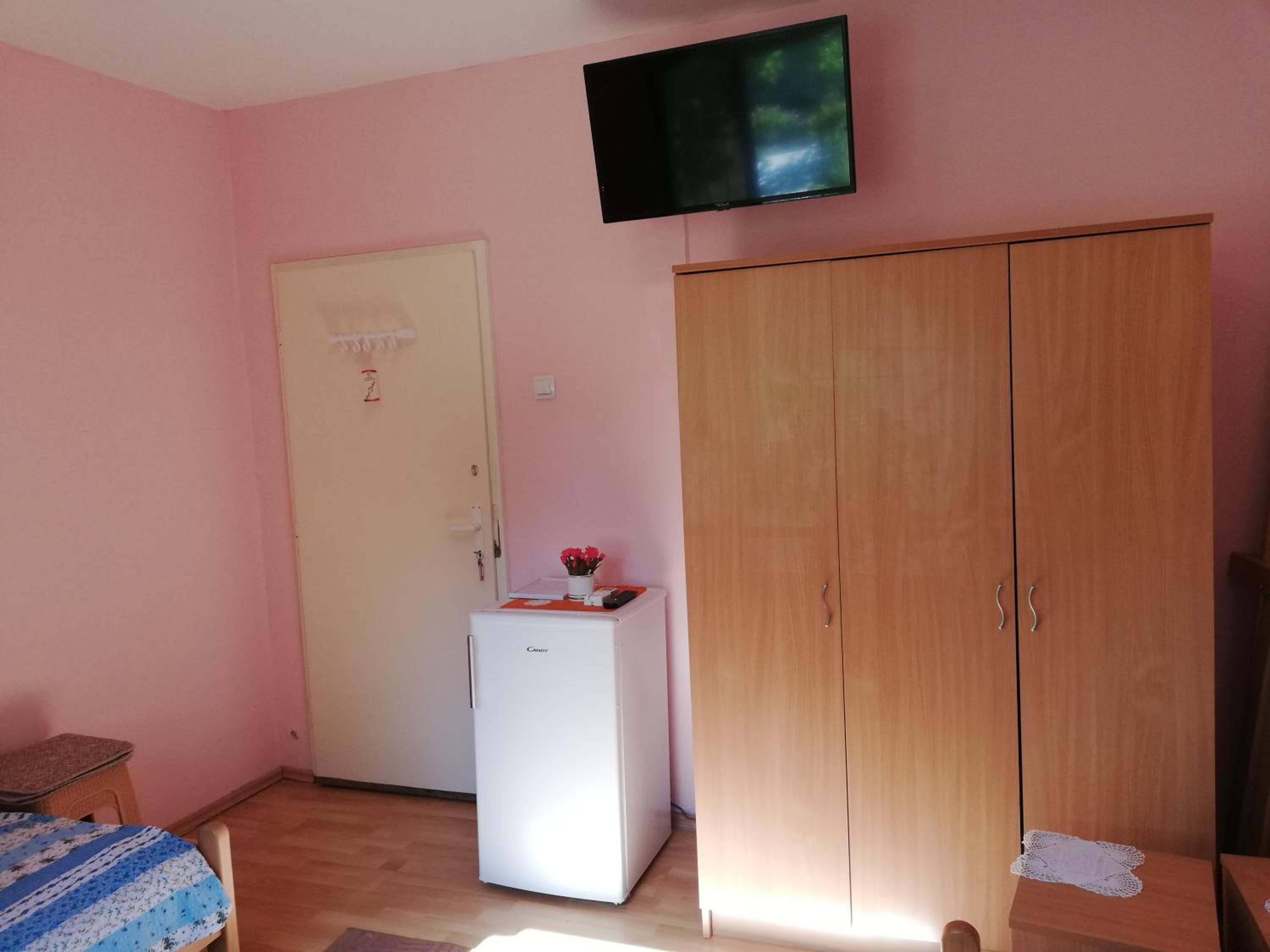 Twin Room With Private Bathroom photo 2
