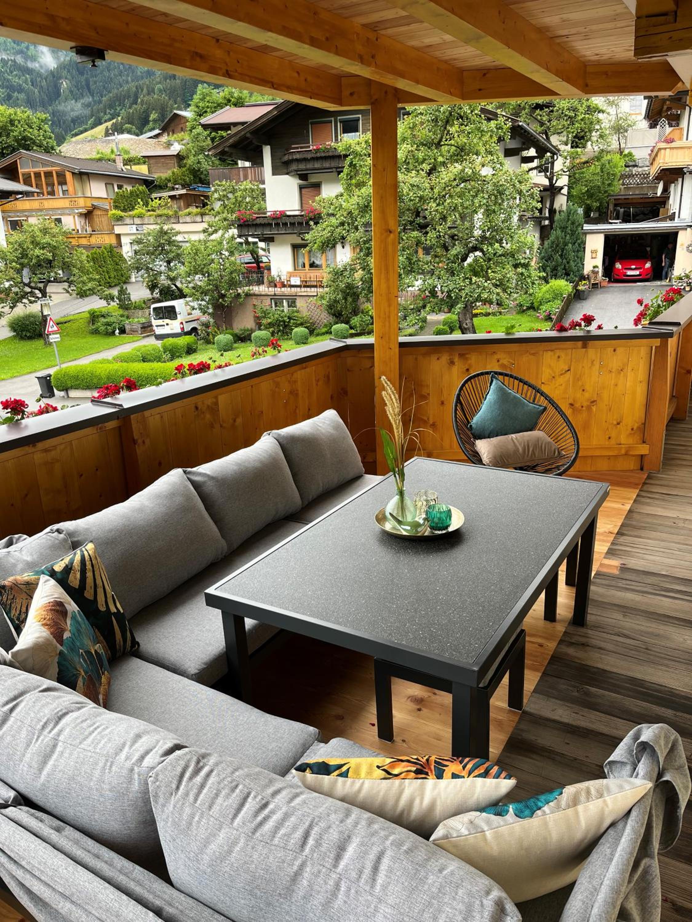 One-Bedroom Apartment with Balcony photo 2