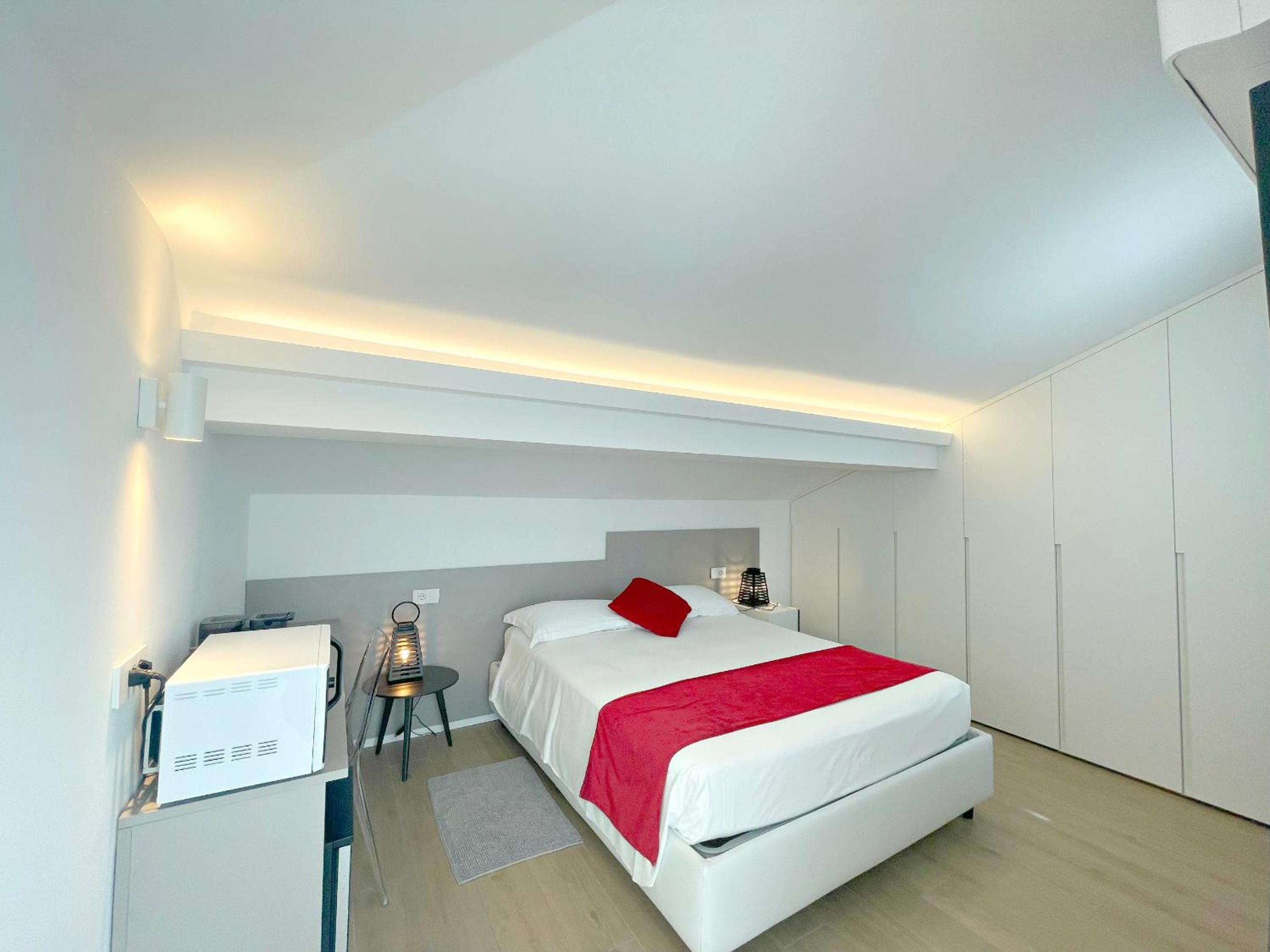 Double Room with Private External Bathroom - Photo 6