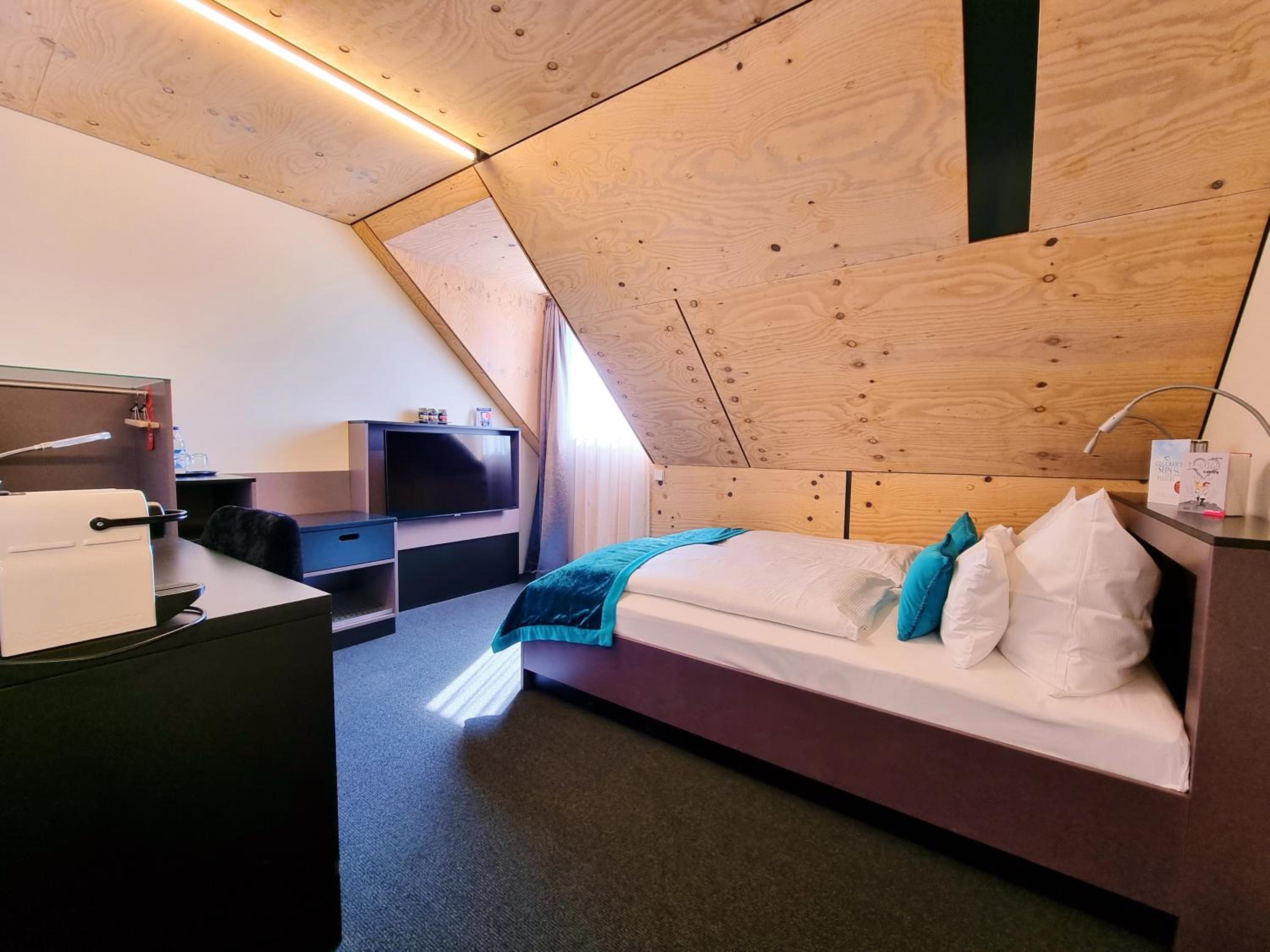 Comfort Queen Room photo 2