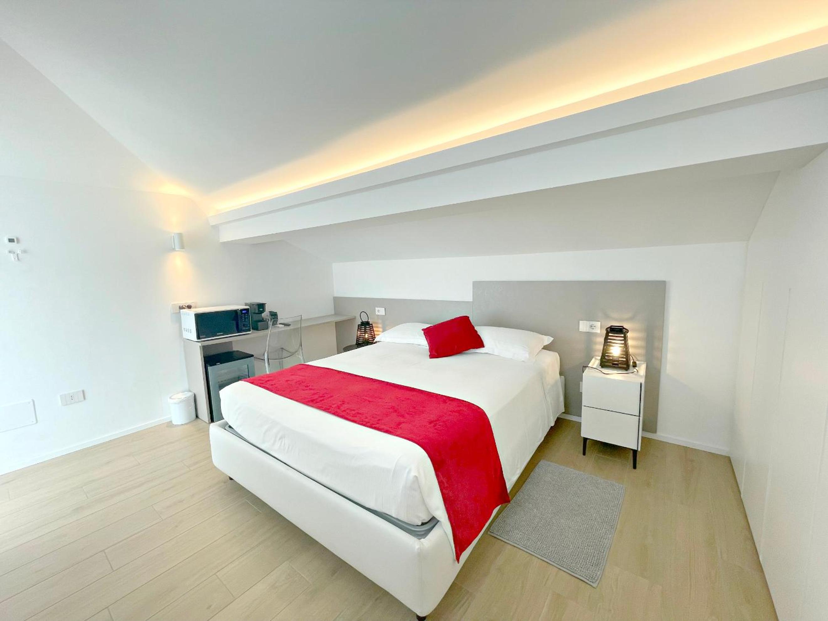 Double Room with Private External Bathroom - Photo 5