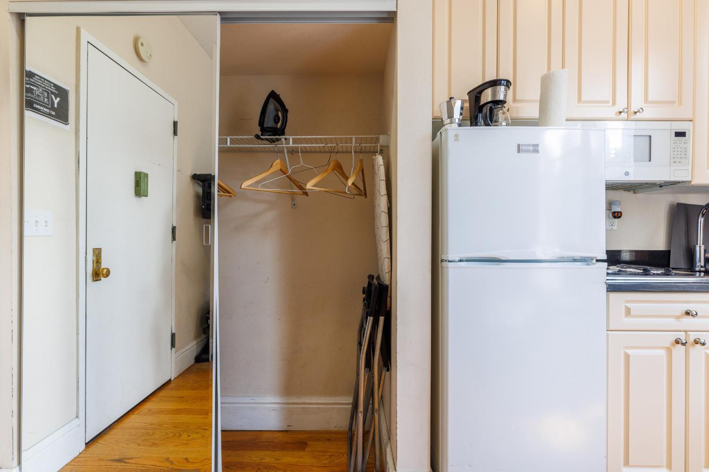 Studio Apartment photo 3