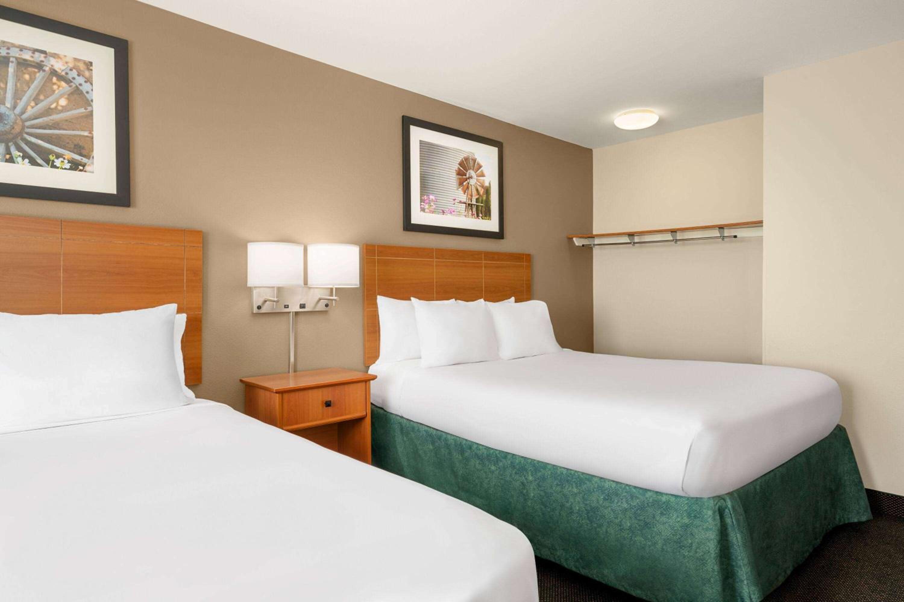 Deluxe Queen Room - Mobility Access/Non-Smoking