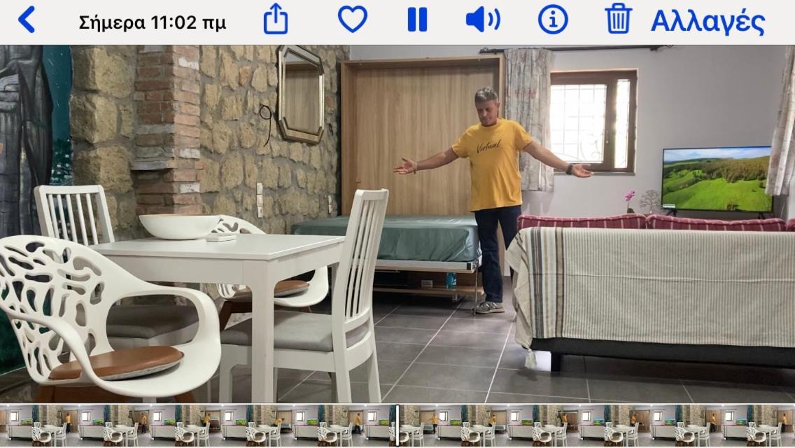 One-Bedroom House - Photo 11