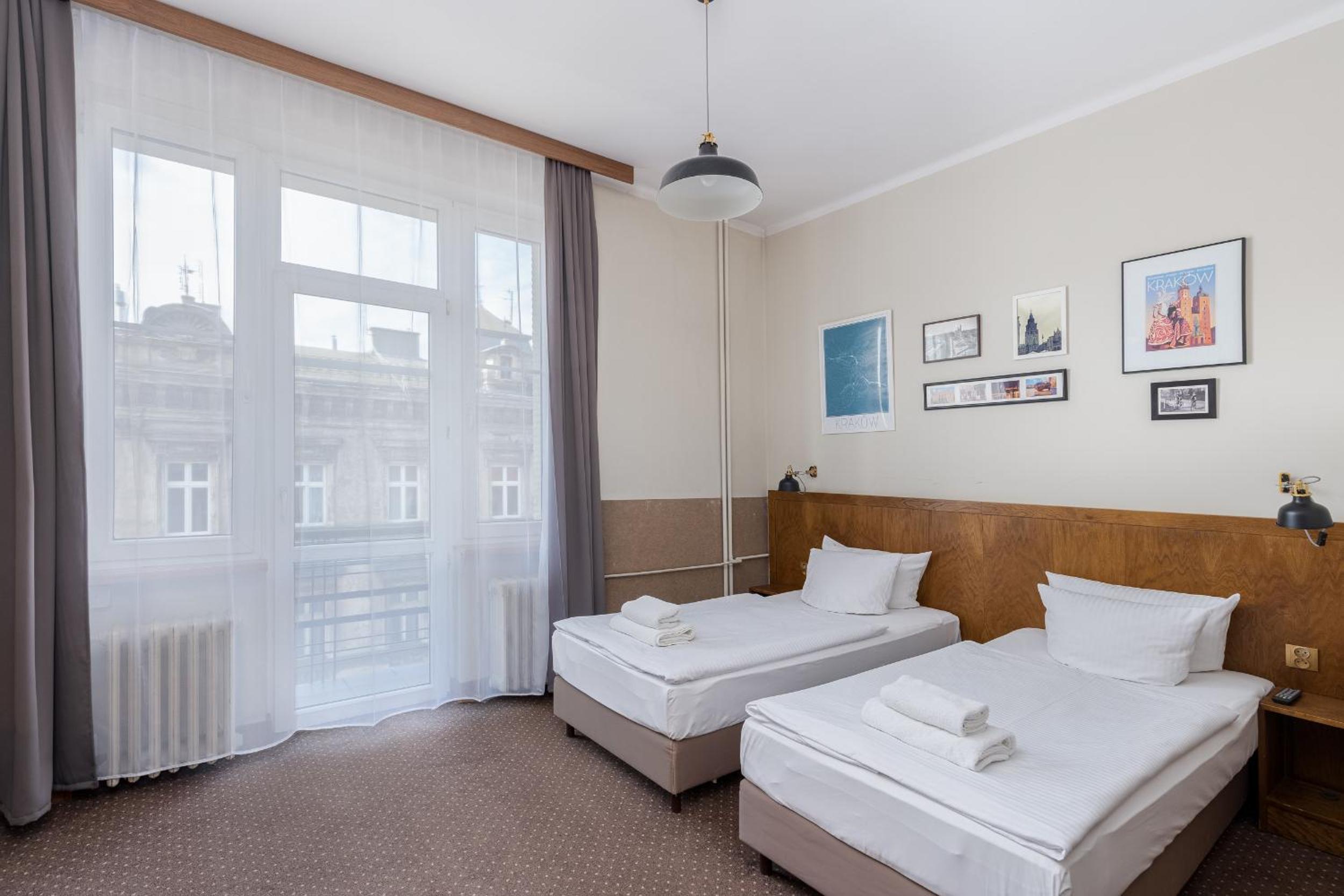 Classic Double or Twin Room with City View - Photo 14
