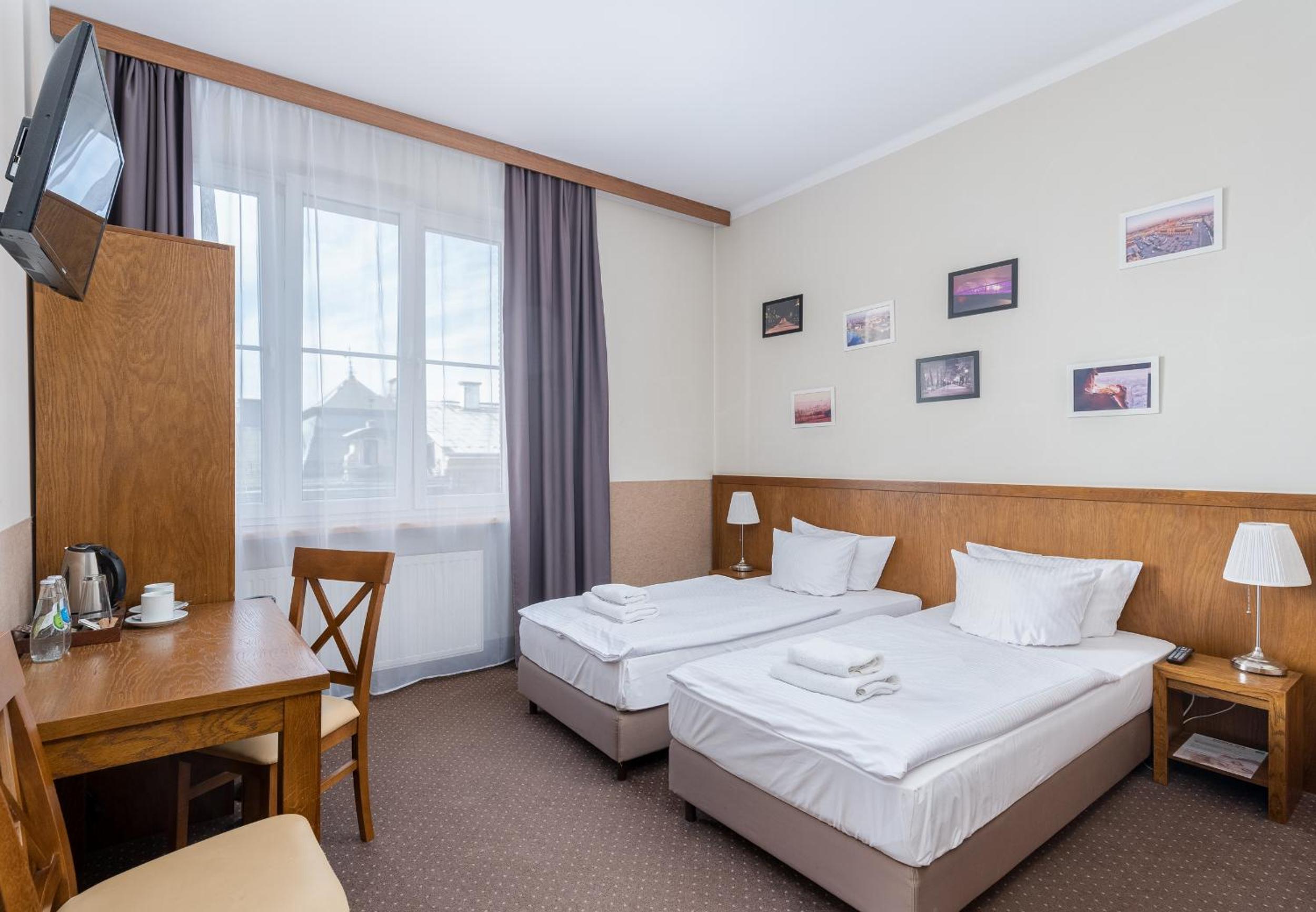 Classic Double or Twin Room with City View - Photo 10