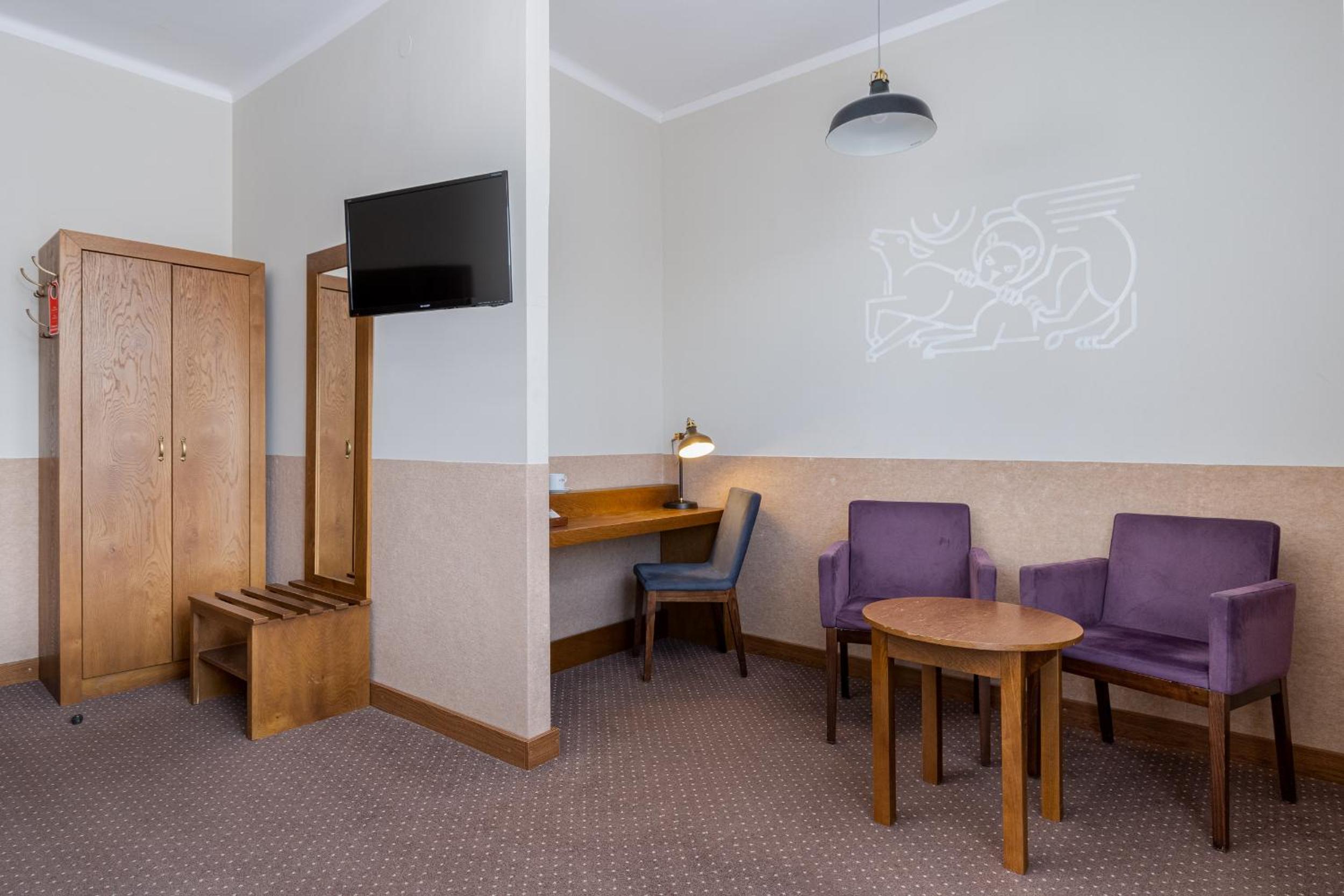 Classic Double or Twin Room with City View - Photo 13