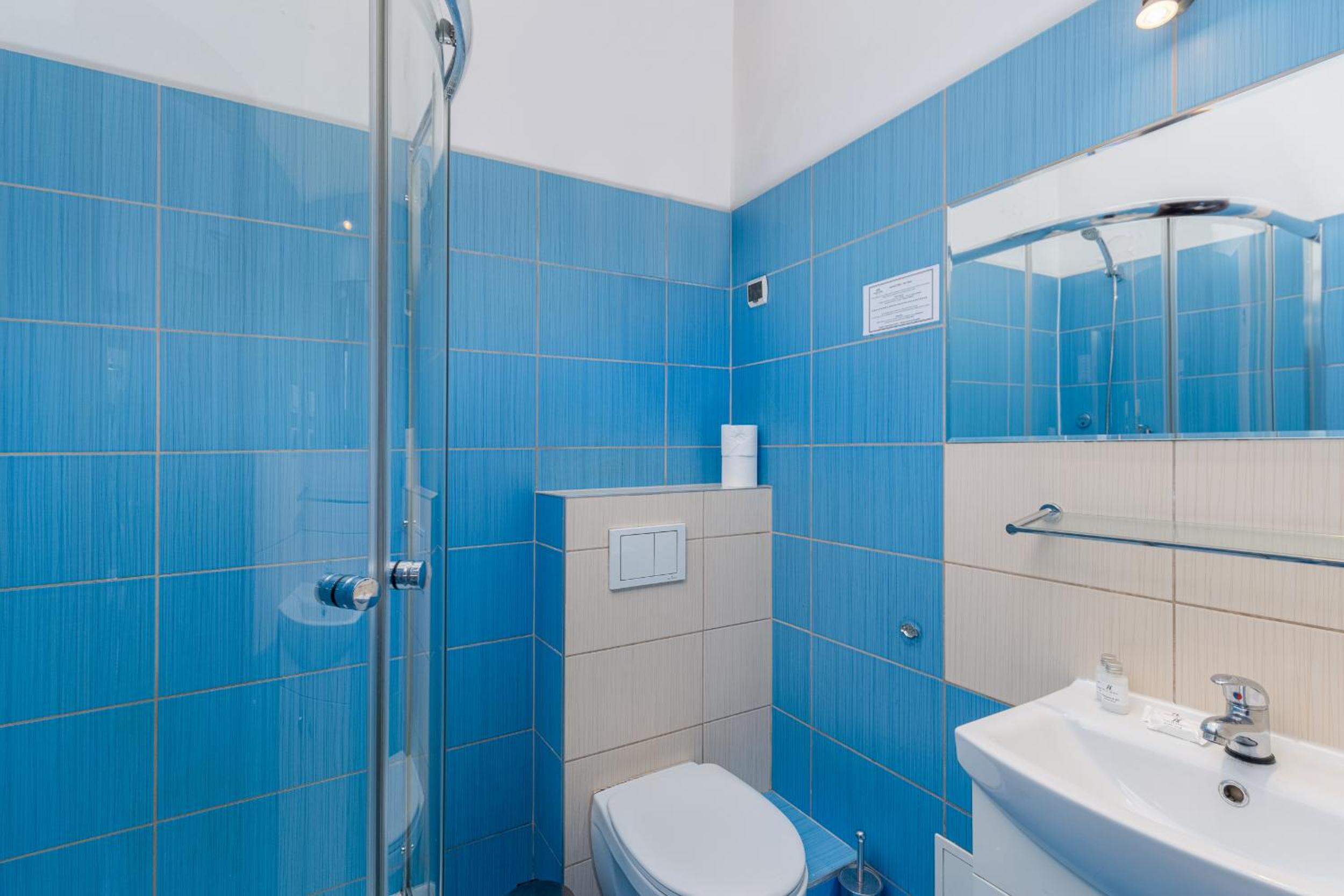 Classic Double or Twin Room with City View - Photo 17