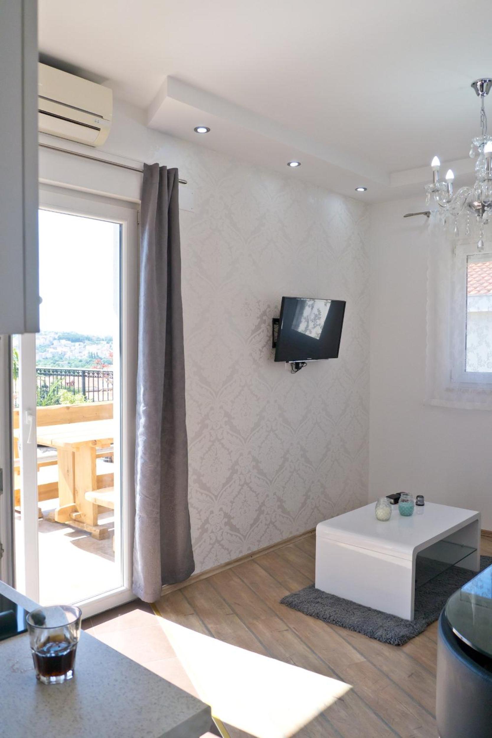 One-Bedroom Apartment With Terrace And Sea View