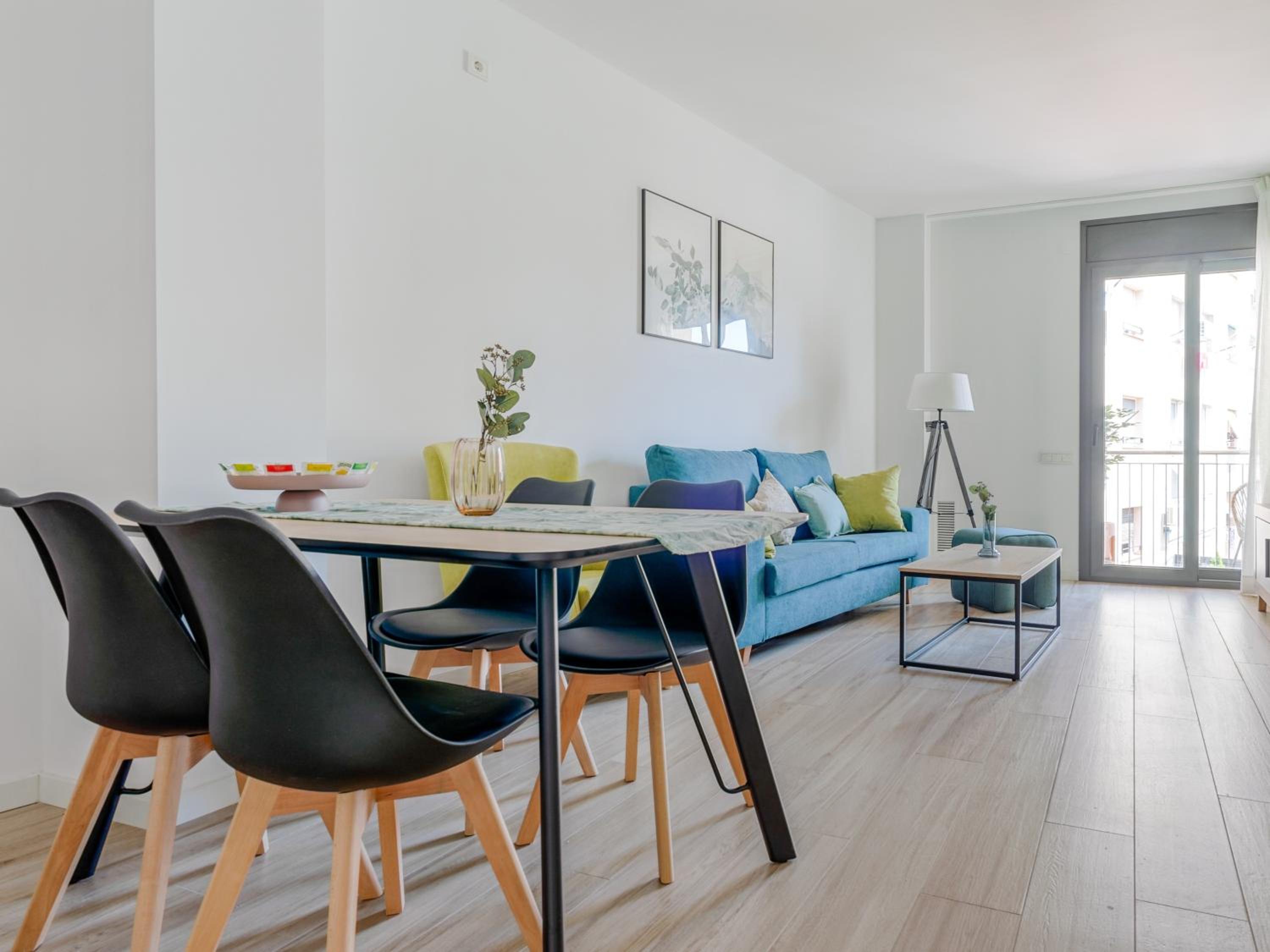 One-Bedroom Apartment with Balcony photo 2