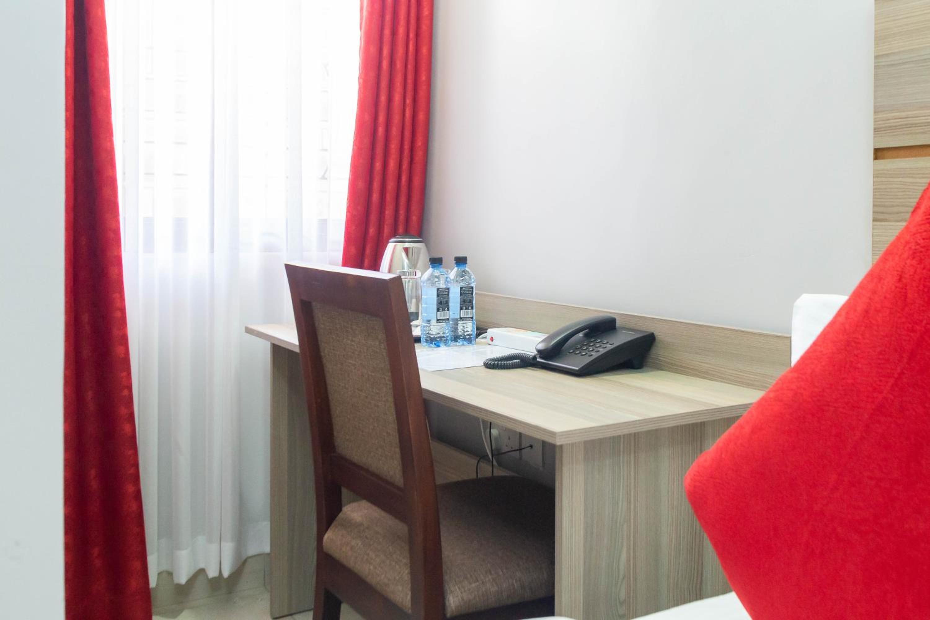 Standard Twin Room - Photo 6