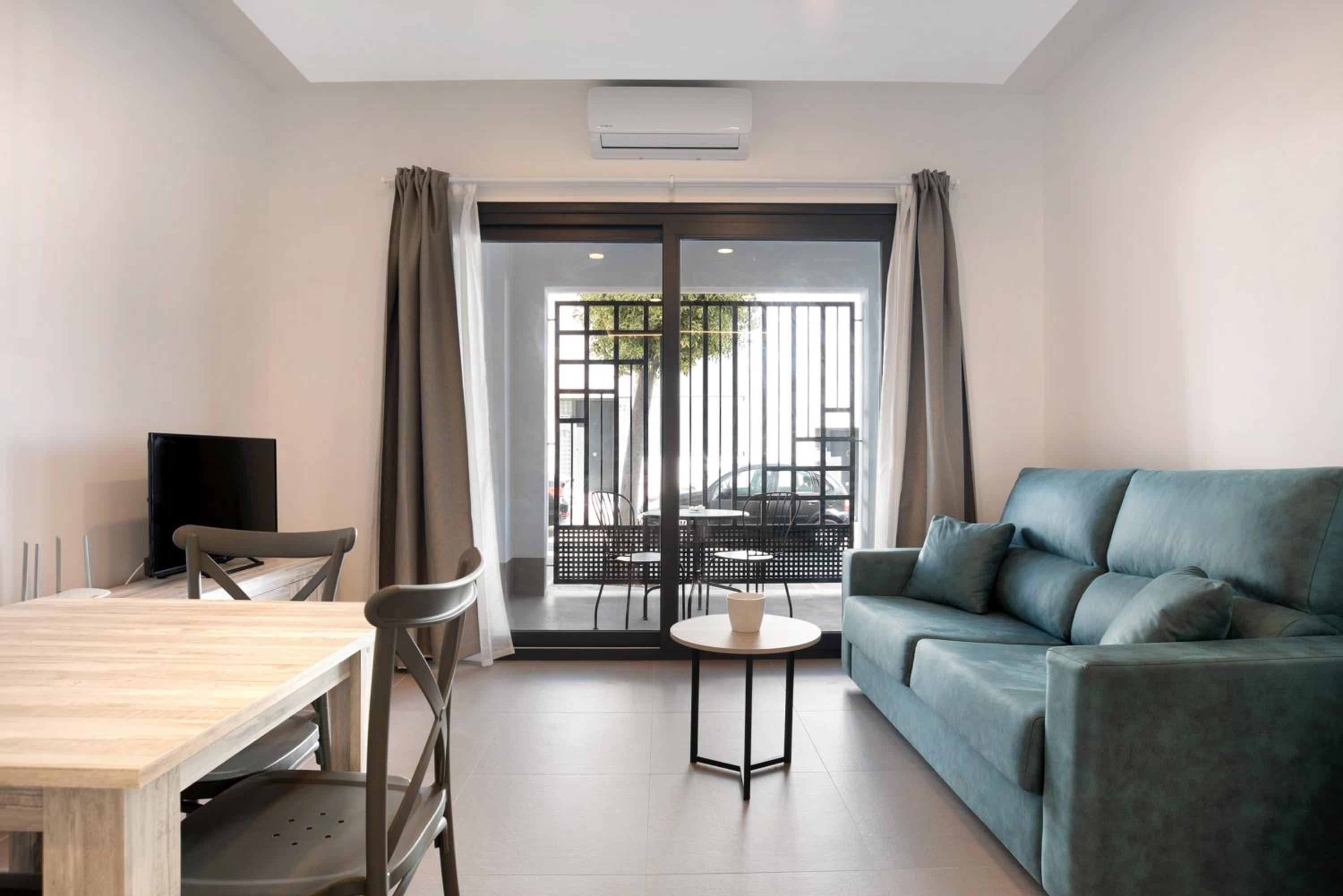 Apartamento de un dormitorio superior con balcón