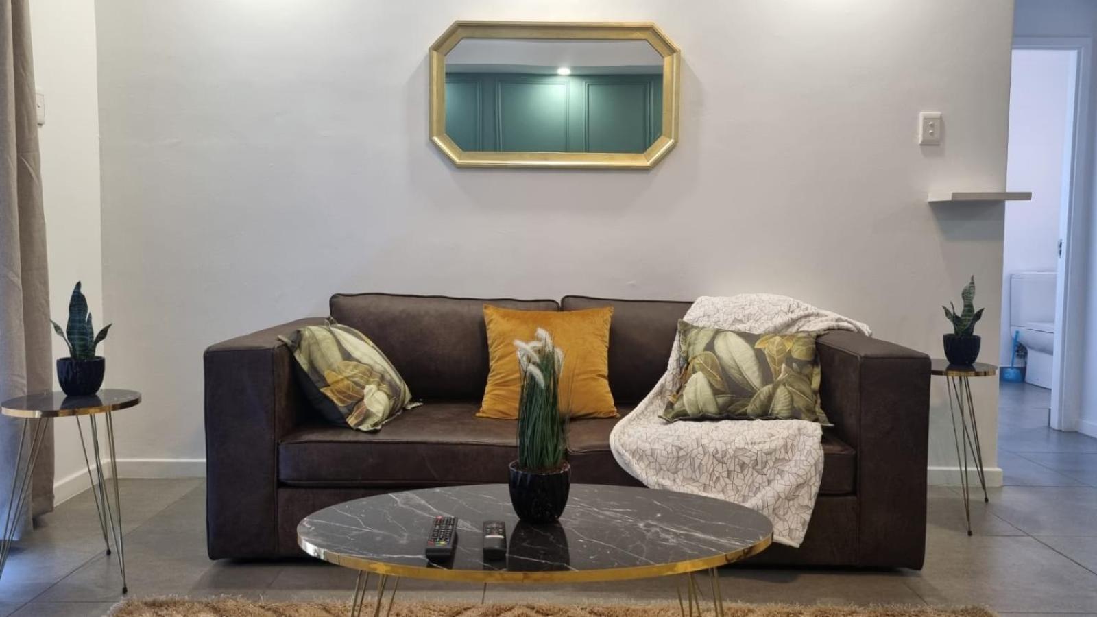 One-Bedroom Apartment - Photo 2