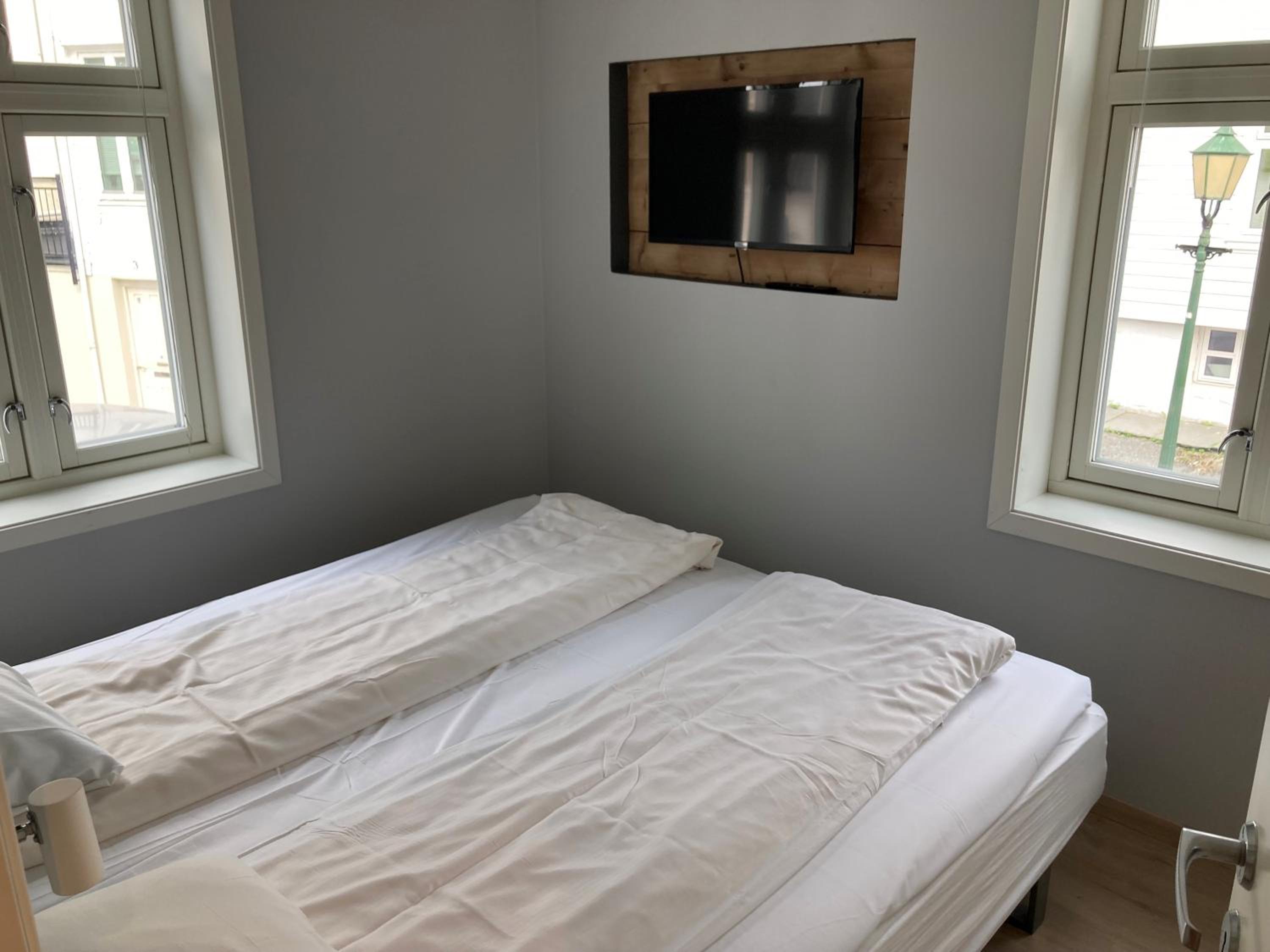 One-Bedroom Apartment - Photo 4