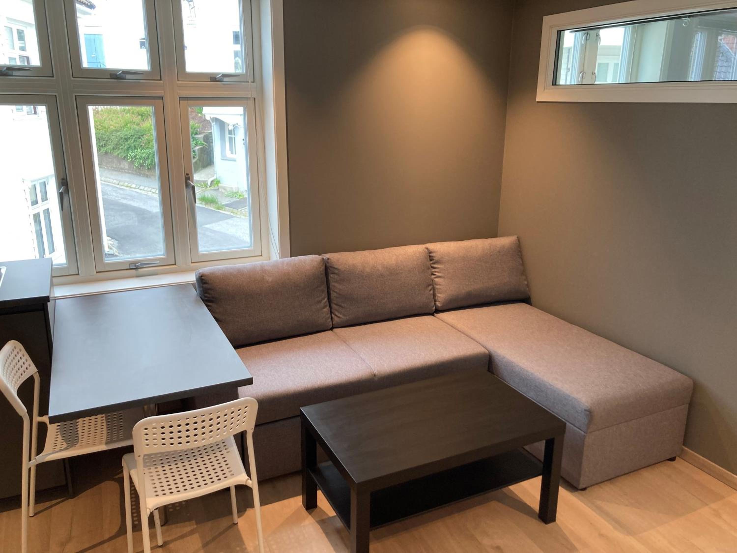 One-Bedroom Apartment - Photo 2