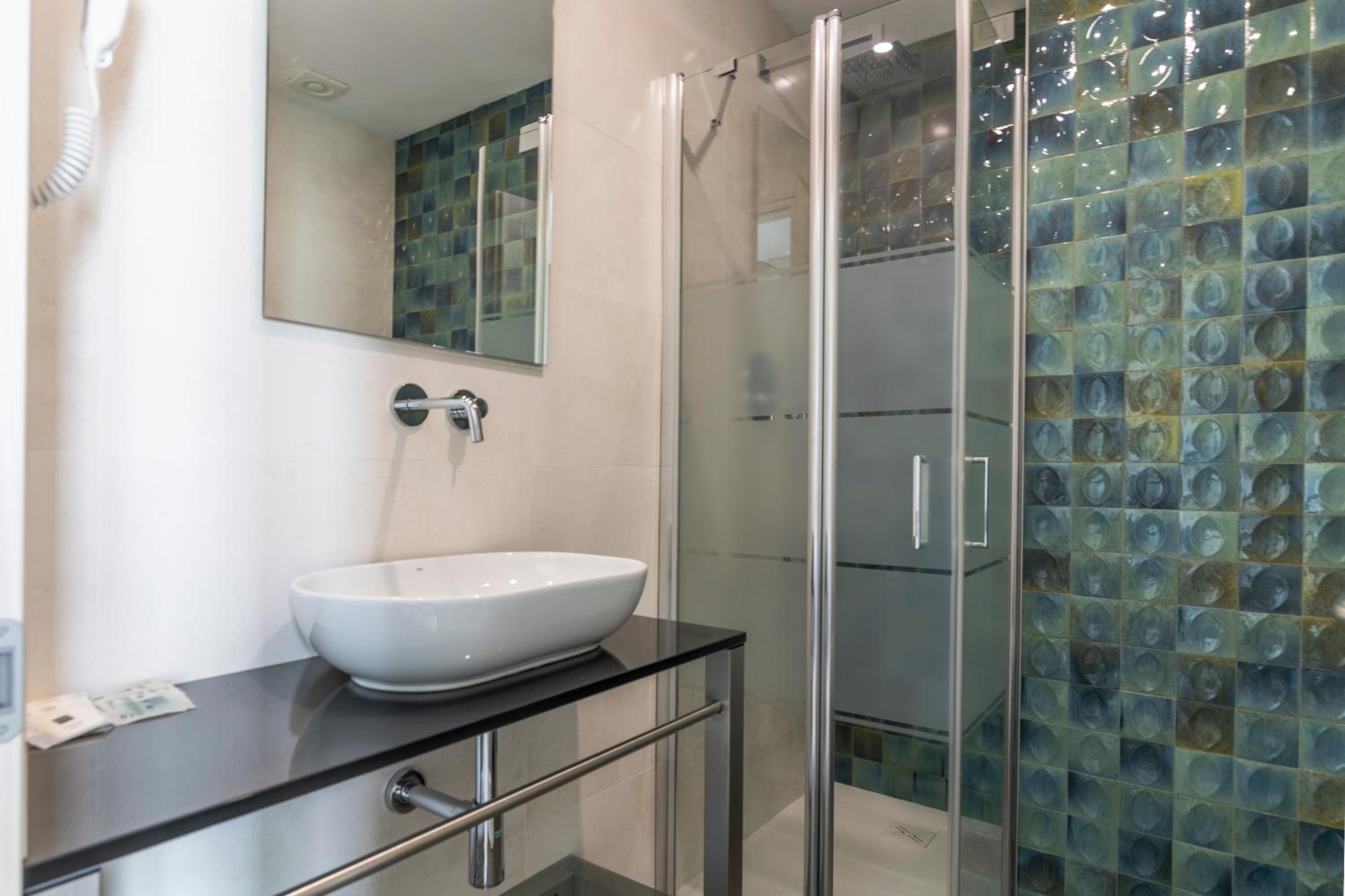 Deluxe Double / Twin Room with Balcony photo 3