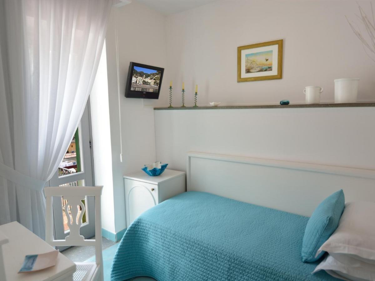 Studio (3 Adults) with Sea View photo 3