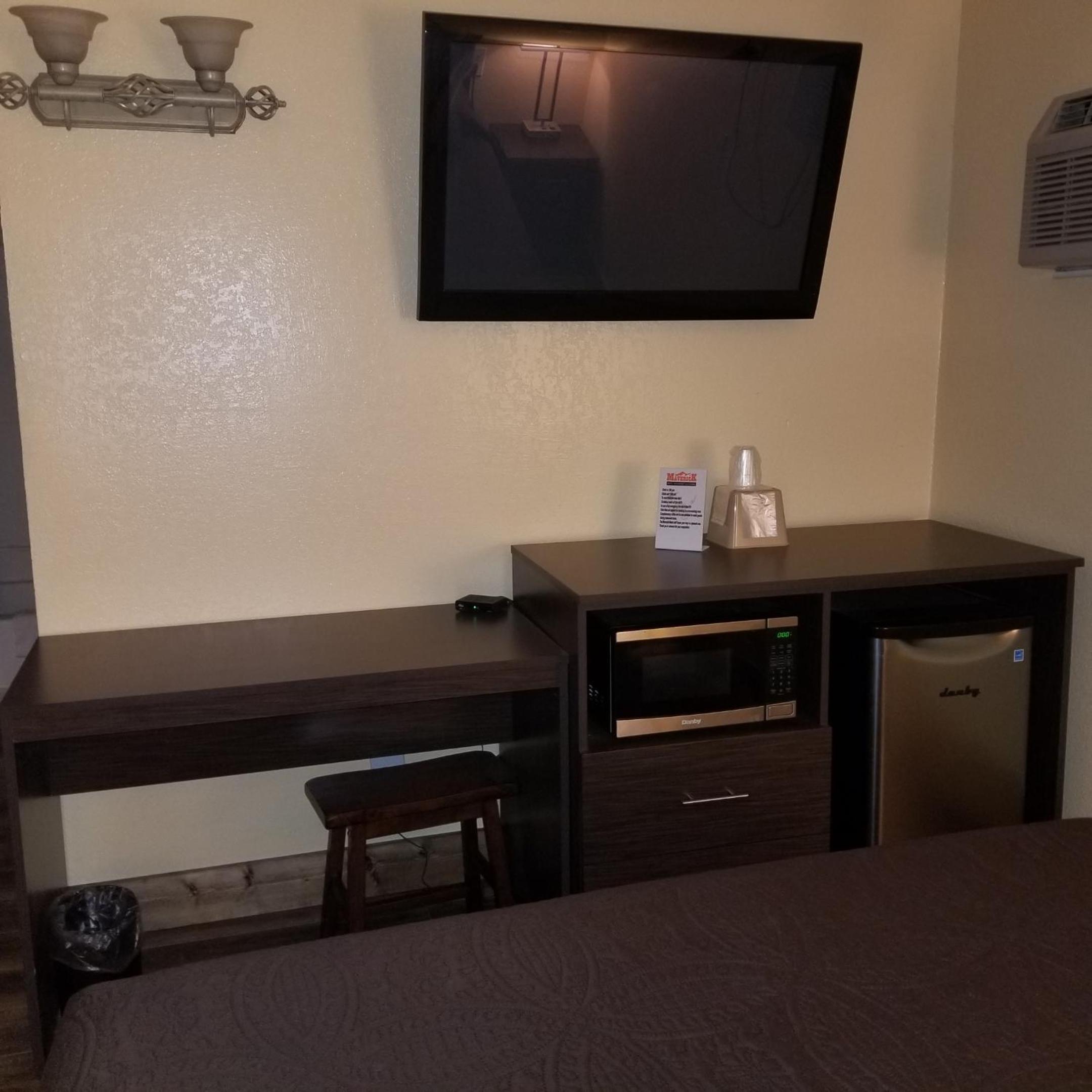 Queen Room with Two Queen Beds photo 1