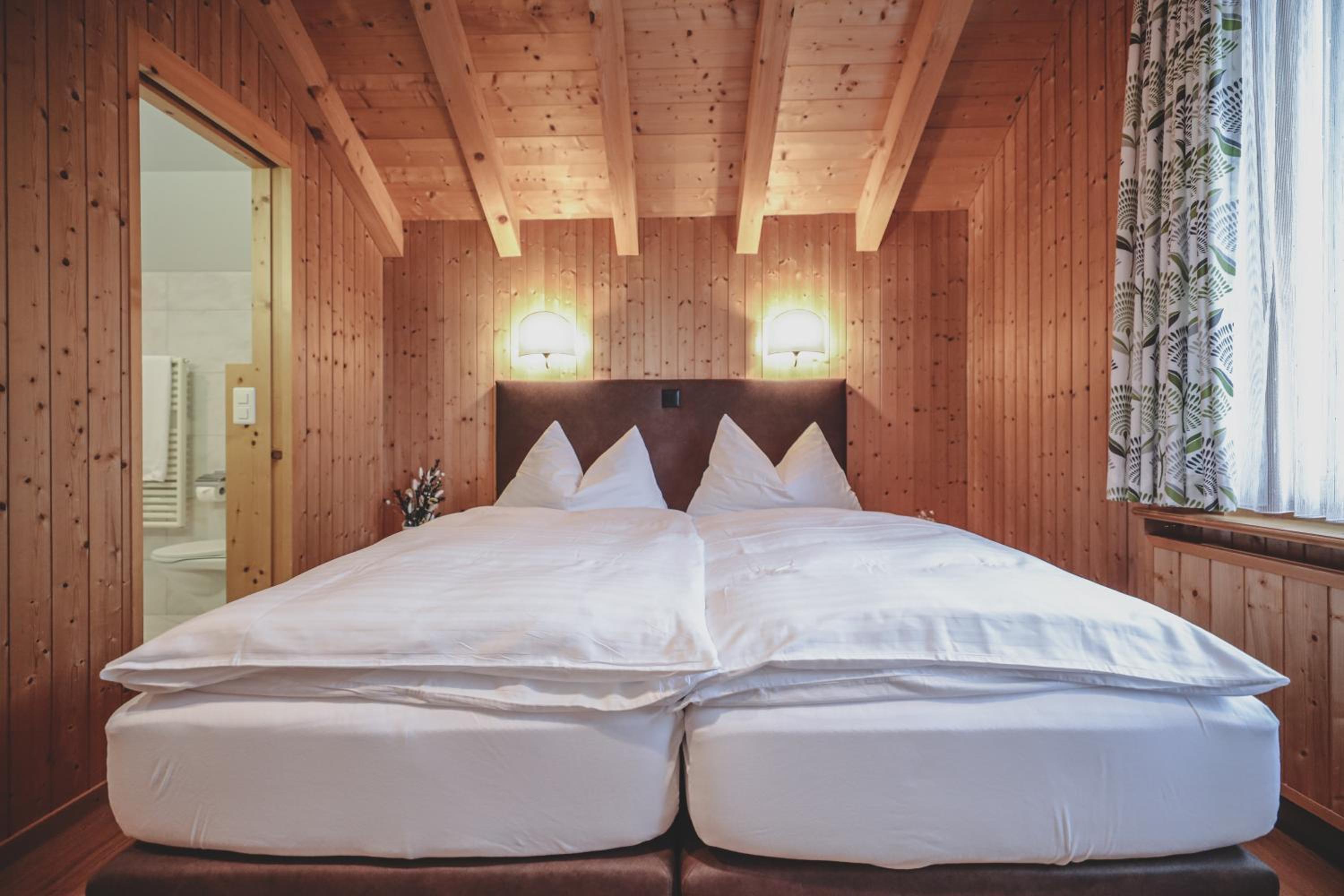 Standard Double Room - Photo 11