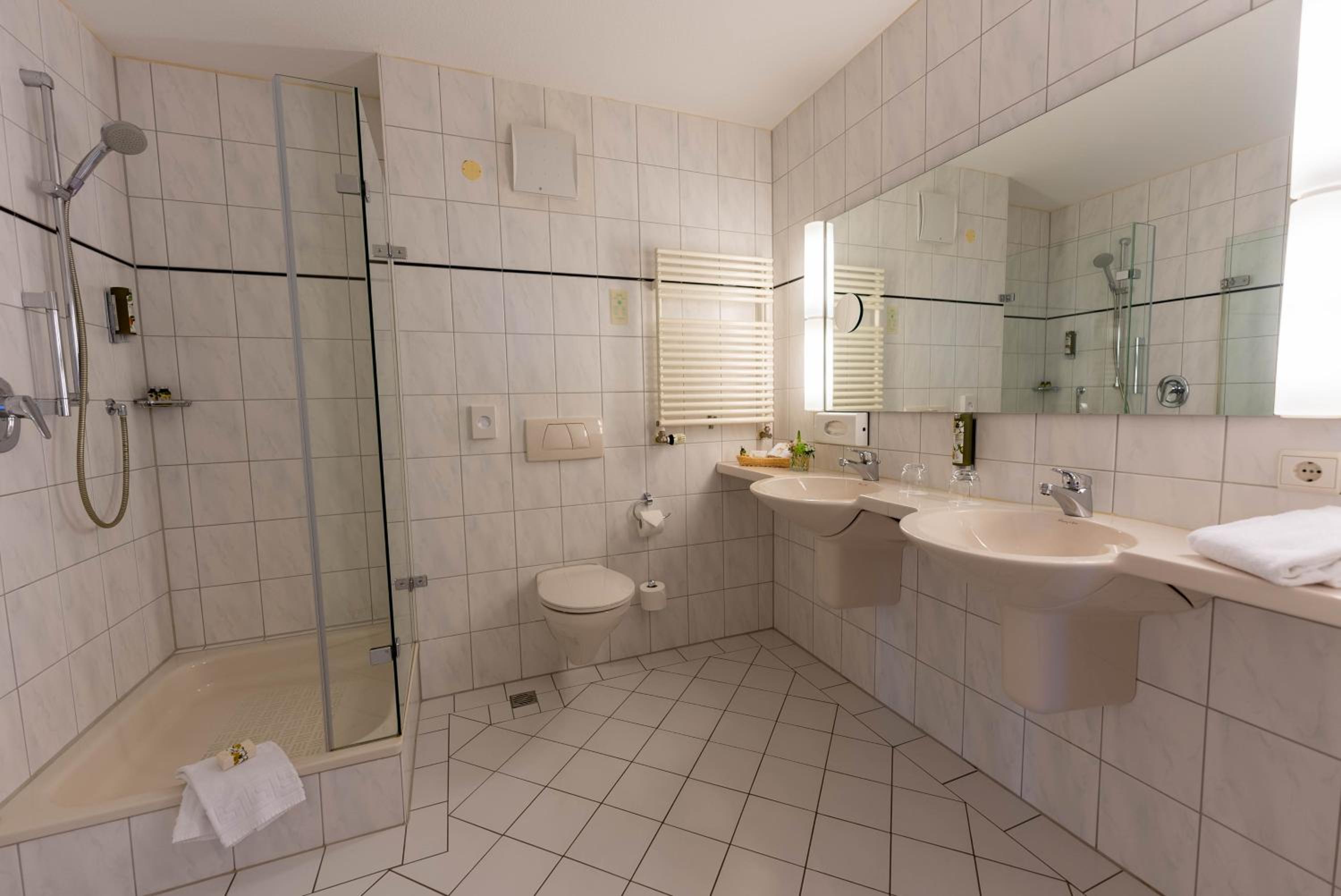 Comfort Double Room with Lake View - Photo 9