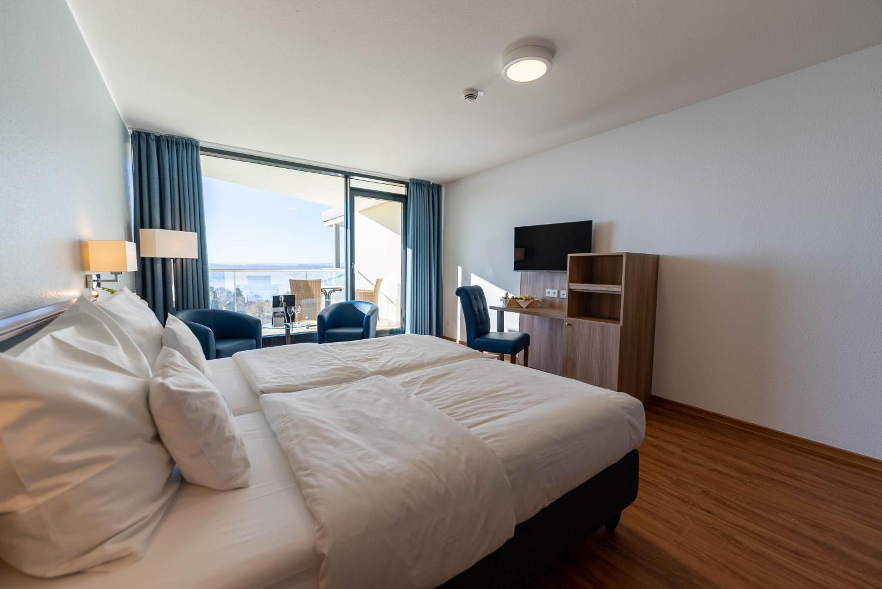 Comfort Double Room with Lake View - Photo 3