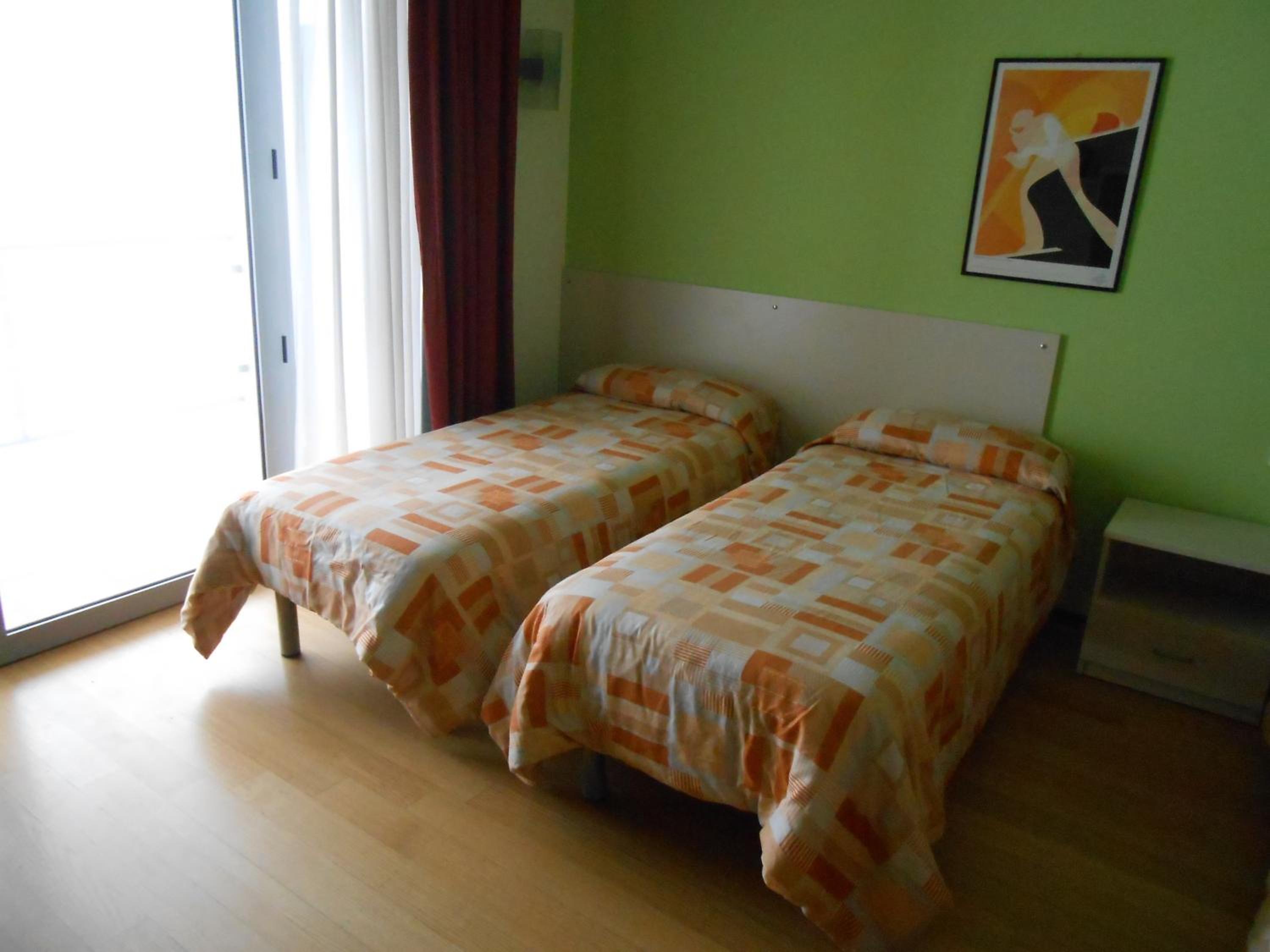 Twin Room - Photo 1
