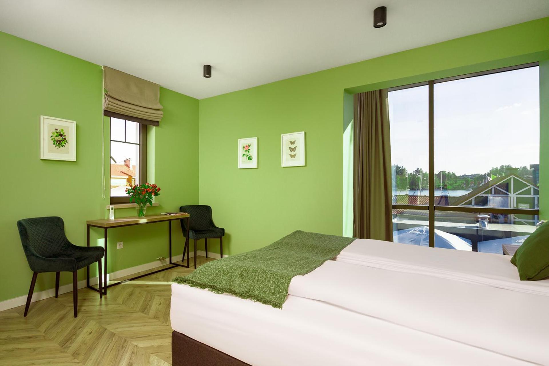 Double Room with Lake View - Photo 2