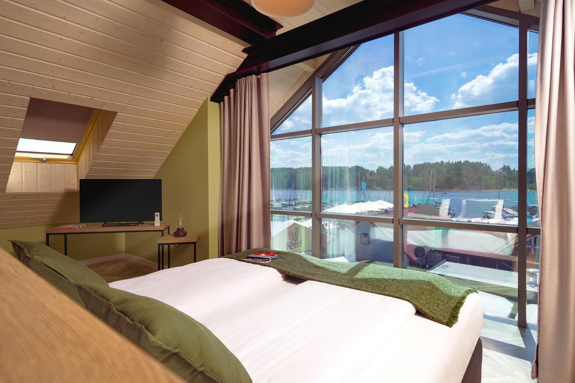 Apartment with Lake View - Photo 1