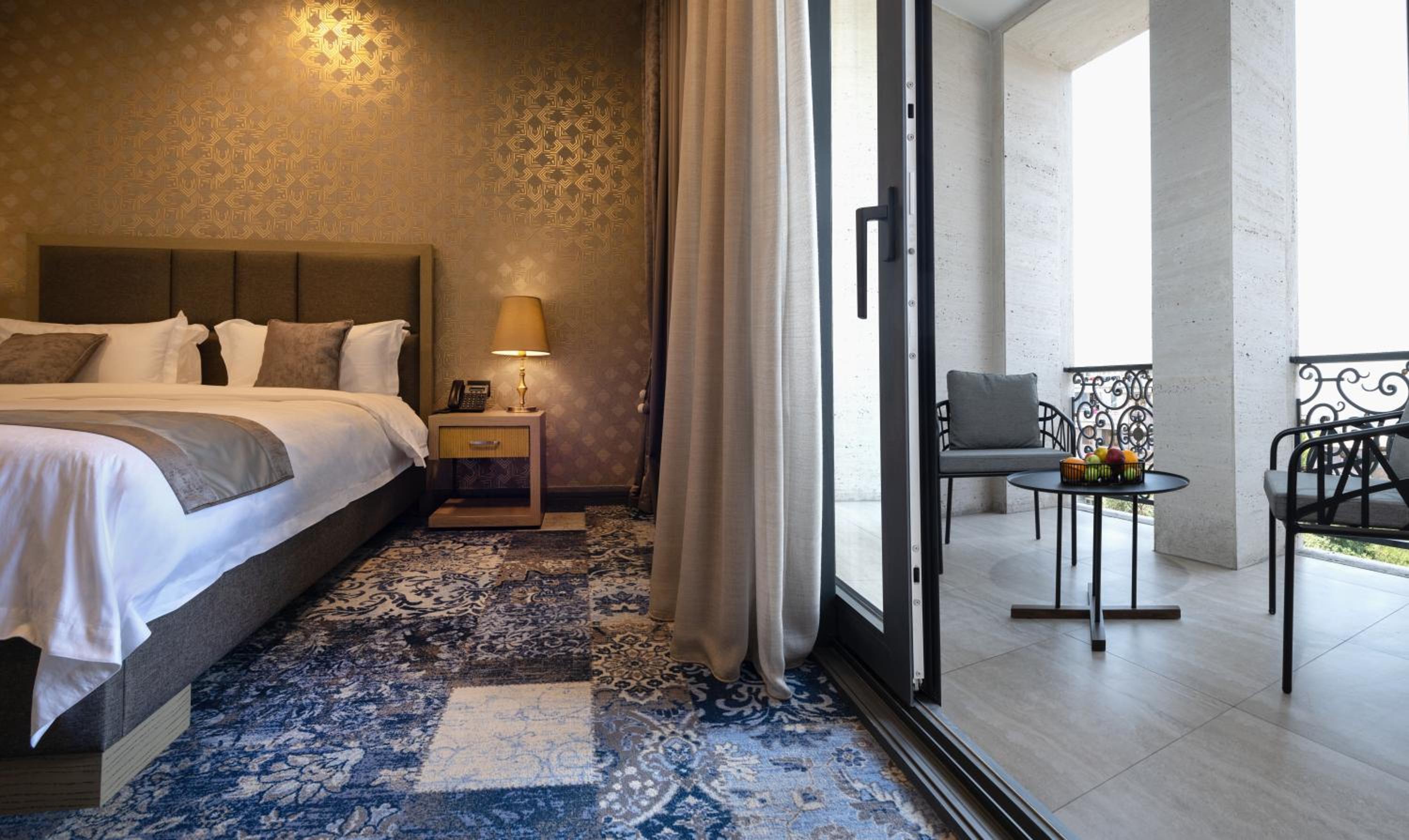King Suite with Balcony photo 1