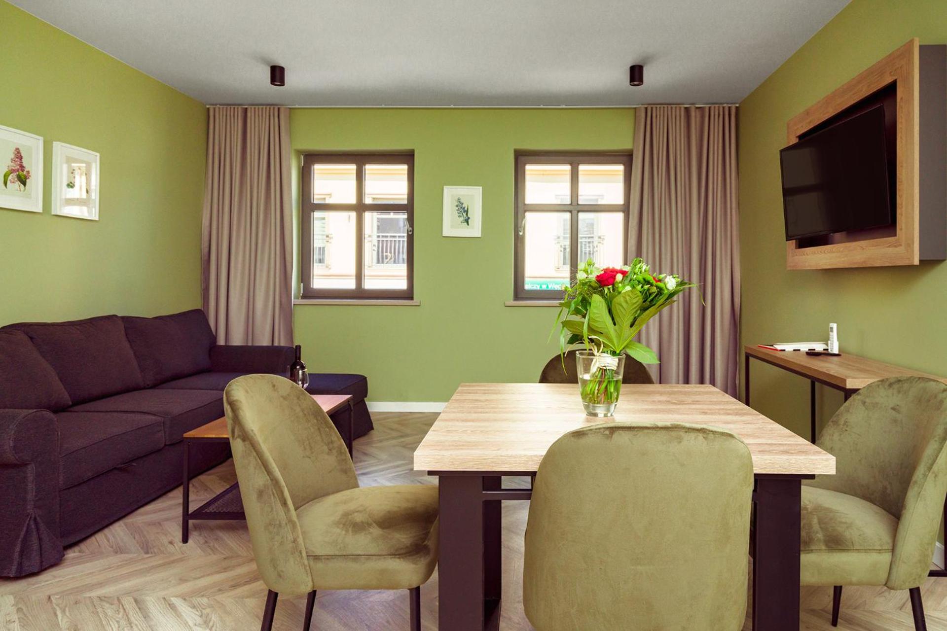 One-Bedroom Apartment - Photo 2
