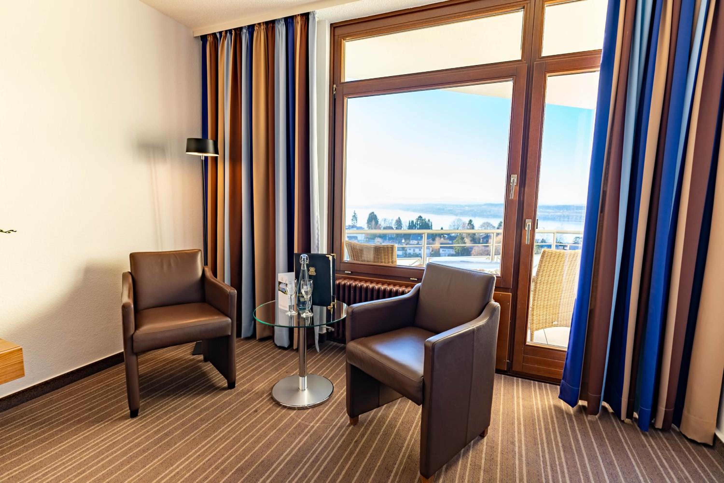Double Room with Lake View - Photo 4