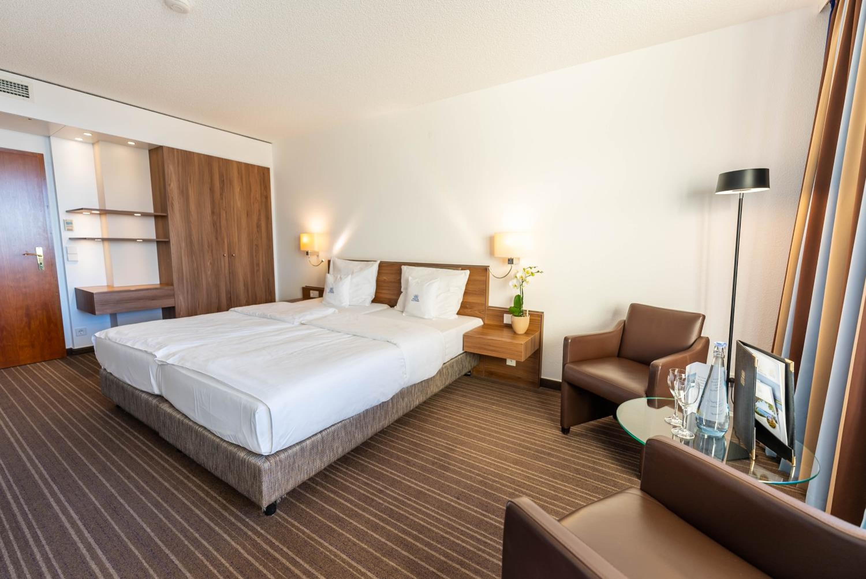 Double Room with Lake View - Photo 1