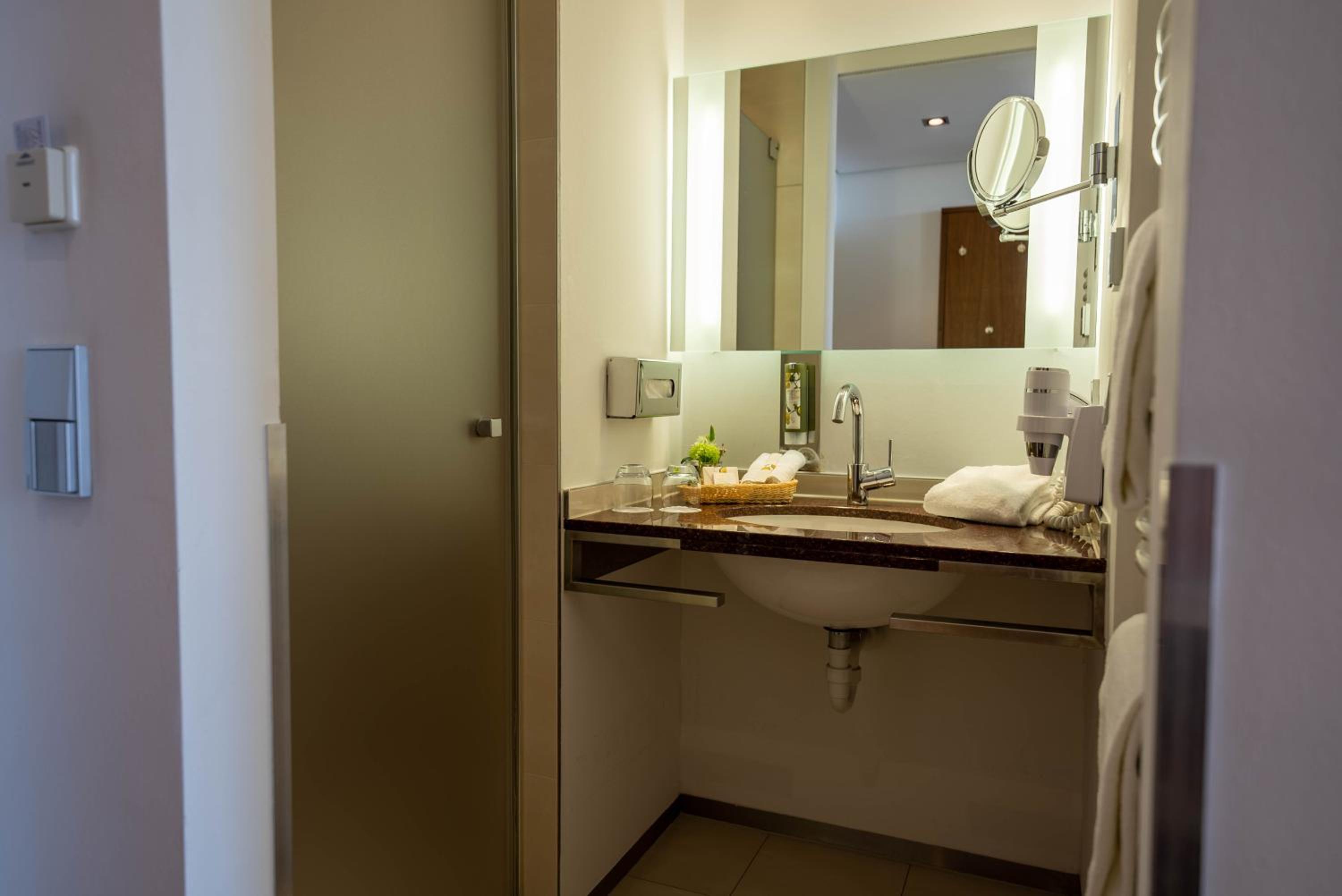 Business Double Room - Photo 4