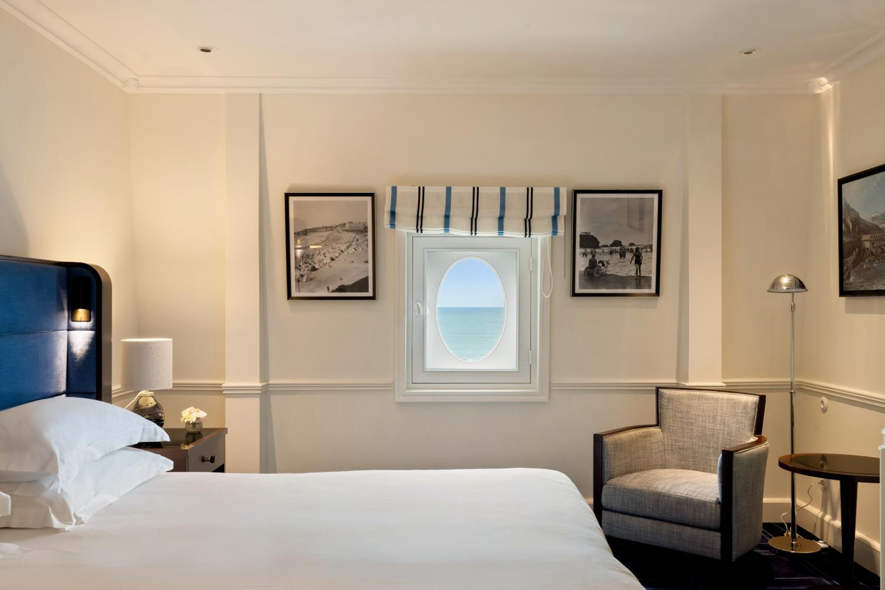 Deluxe King Room with One King Bed