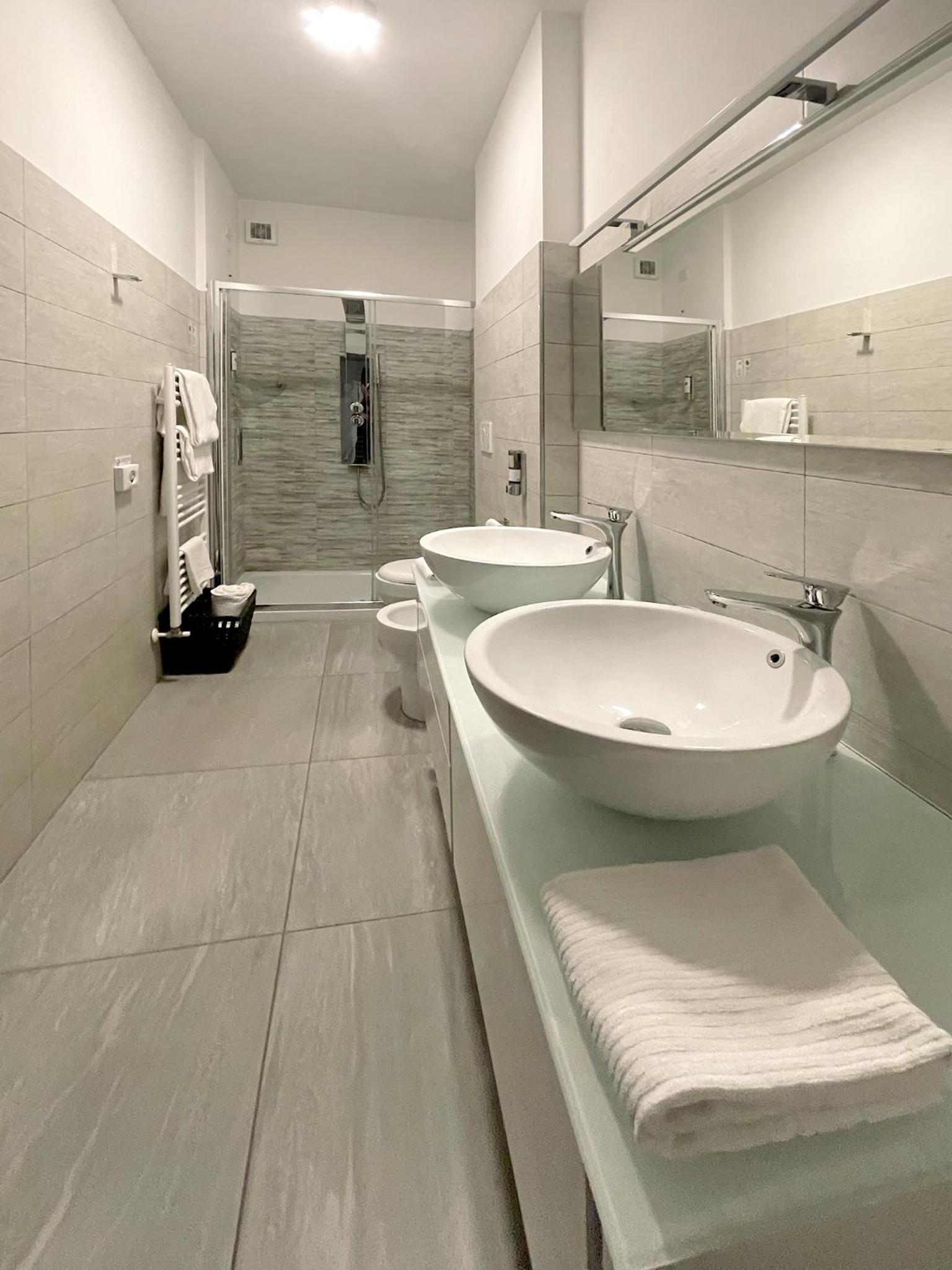 Quadruple Room with Private Bathroom photo 3