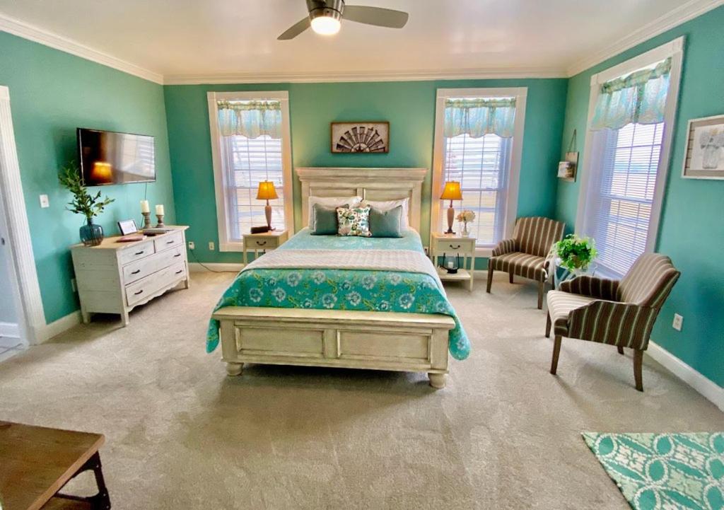 Deluxe Queen Suite - Photo 4
