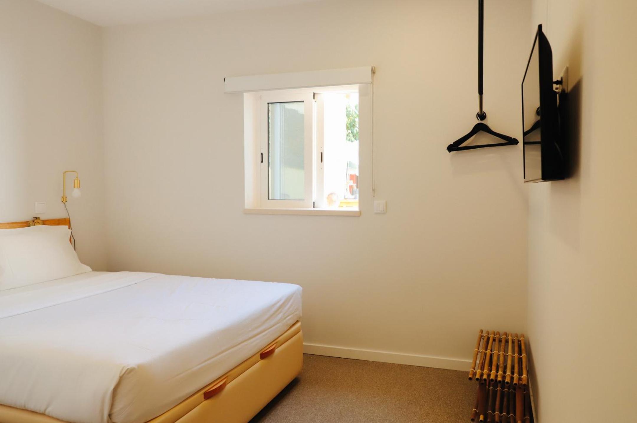 Double Room with Pool View - Photo 2