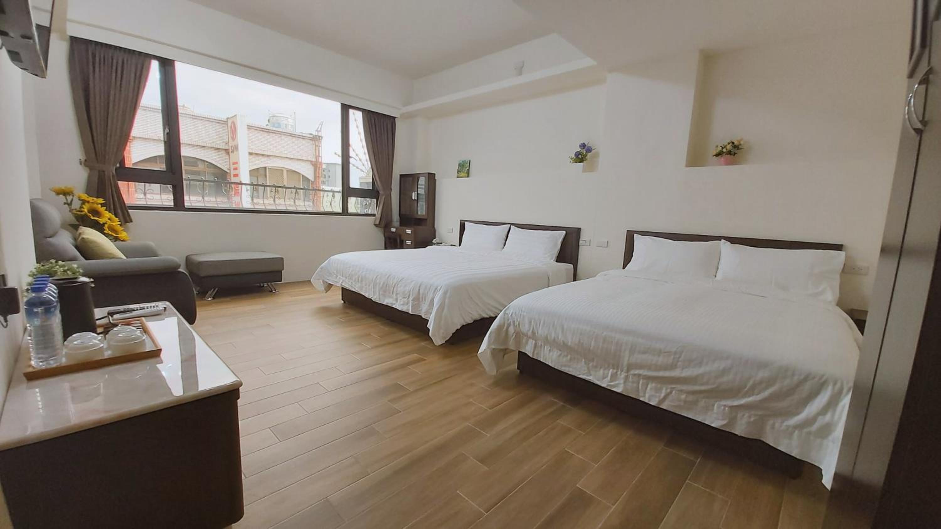 Quadruple Room with Private Bathroom photo 1