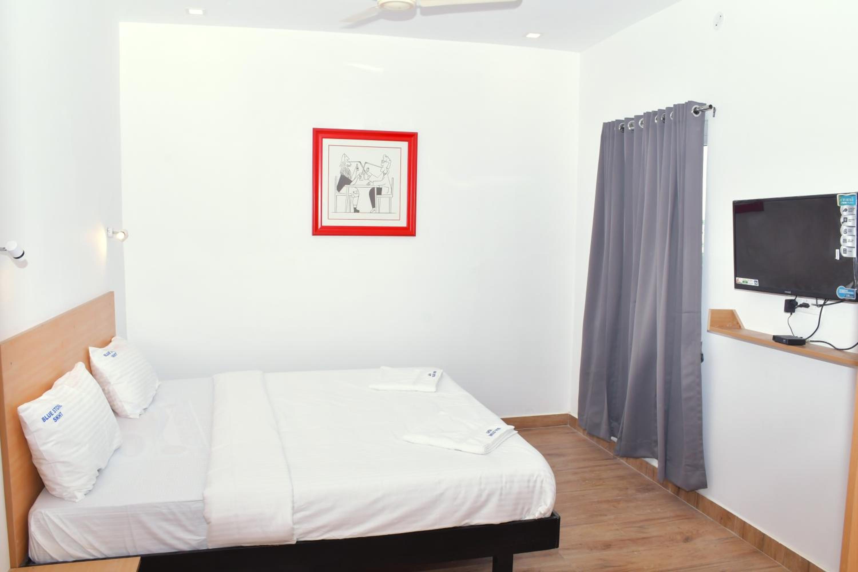 Deluxe Double Room (2 Adults + 1 Child) - Photo 7