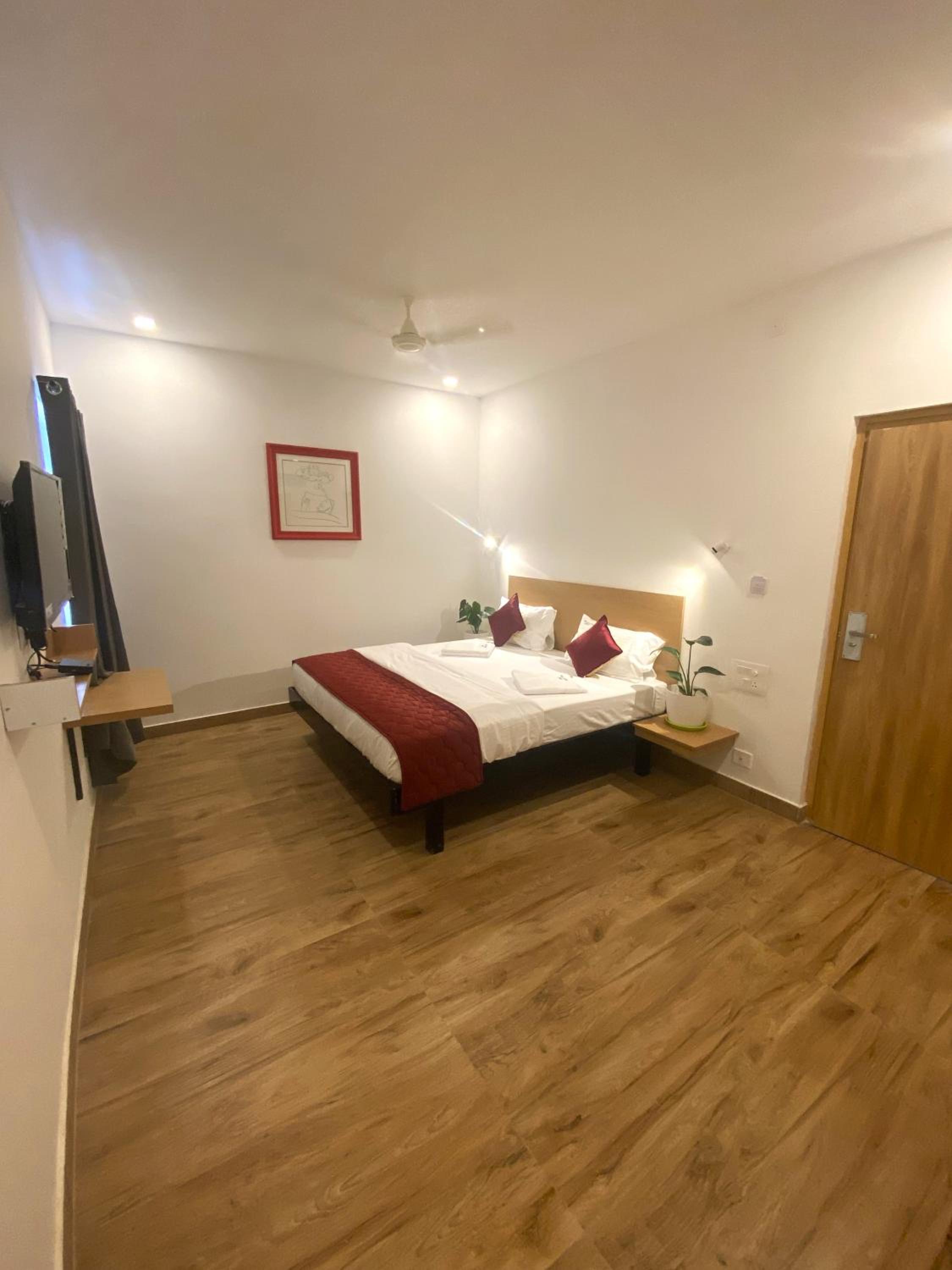 Deluxe Double Room (2 Adults + 1 Child) - Photo 6