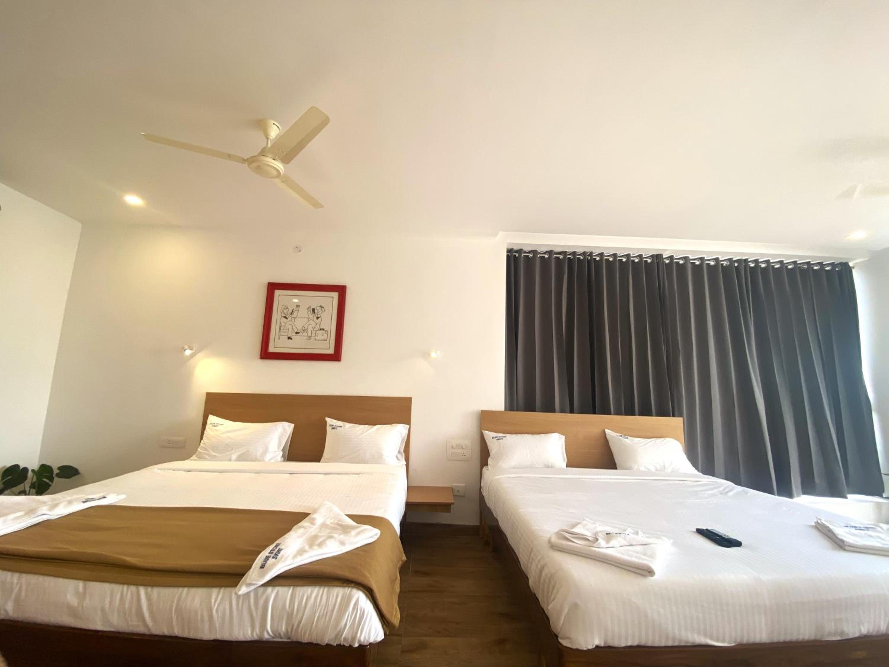 Deluxe Double Room (2 Adults + 1 Child) - Photo 5
