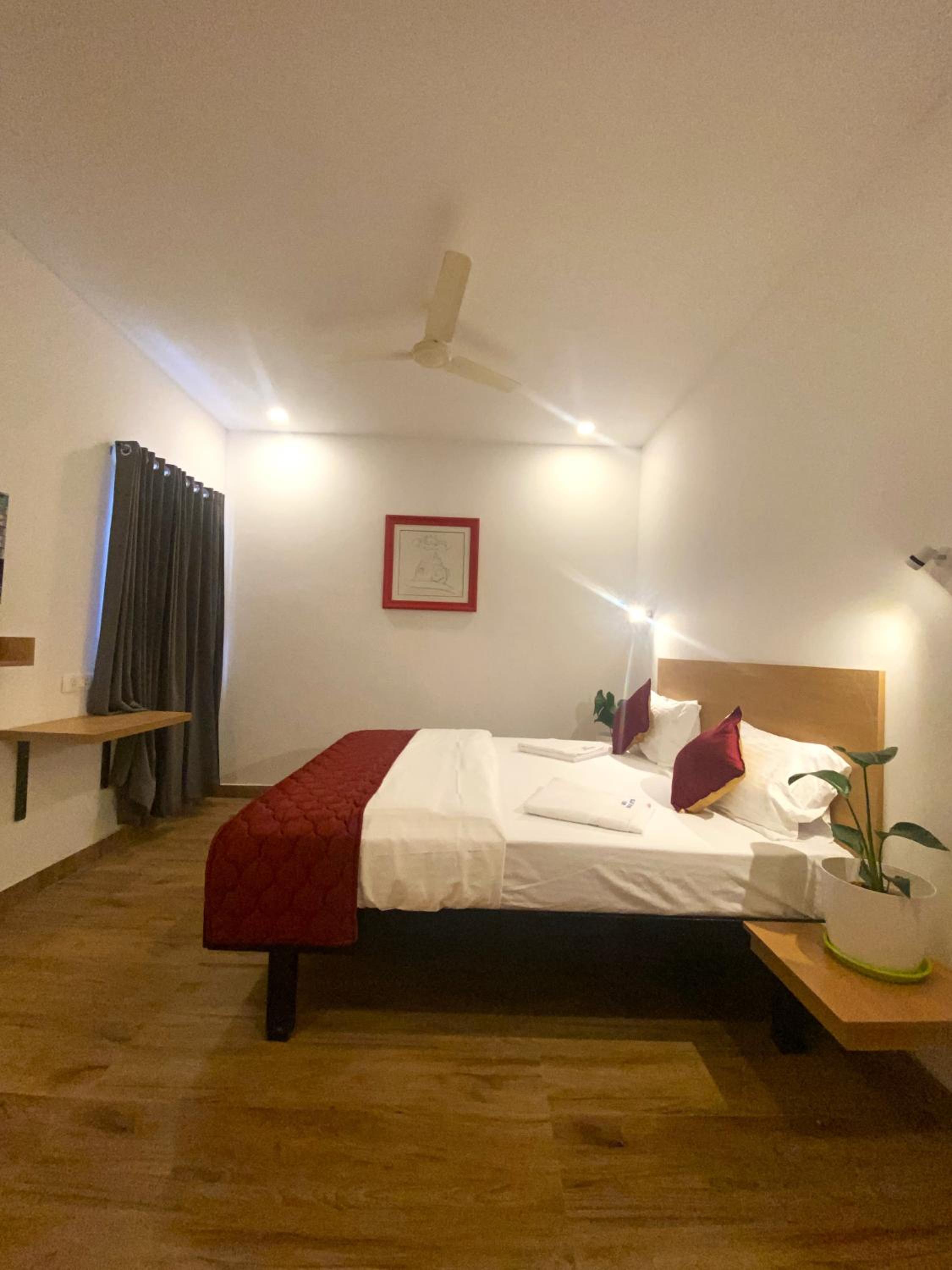 Deluxe Double Room (2 Adults + 1 Child) - Photo 3
