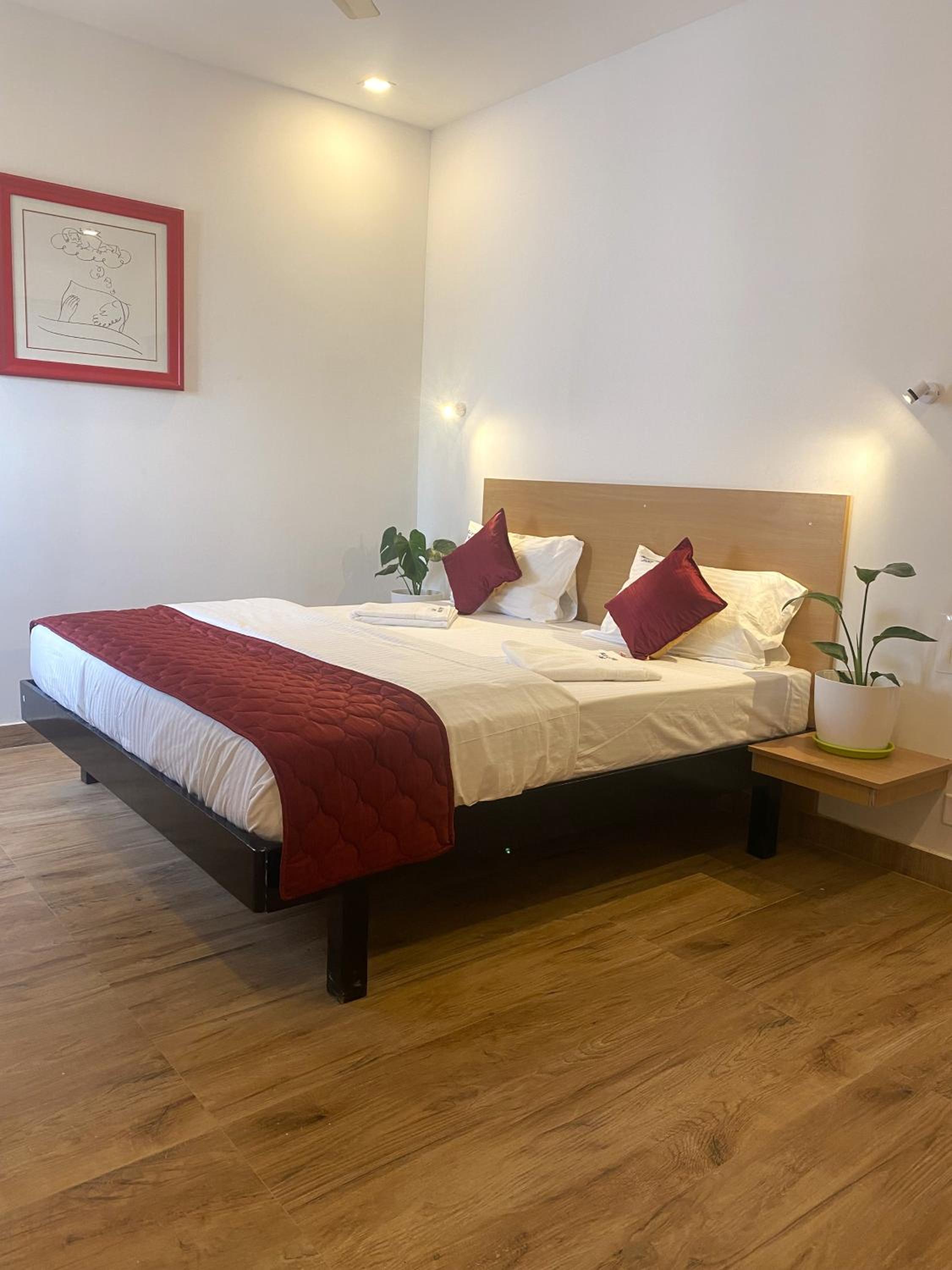 Deluxe Double Room (2 Adults + 1 Child) - Photo 8