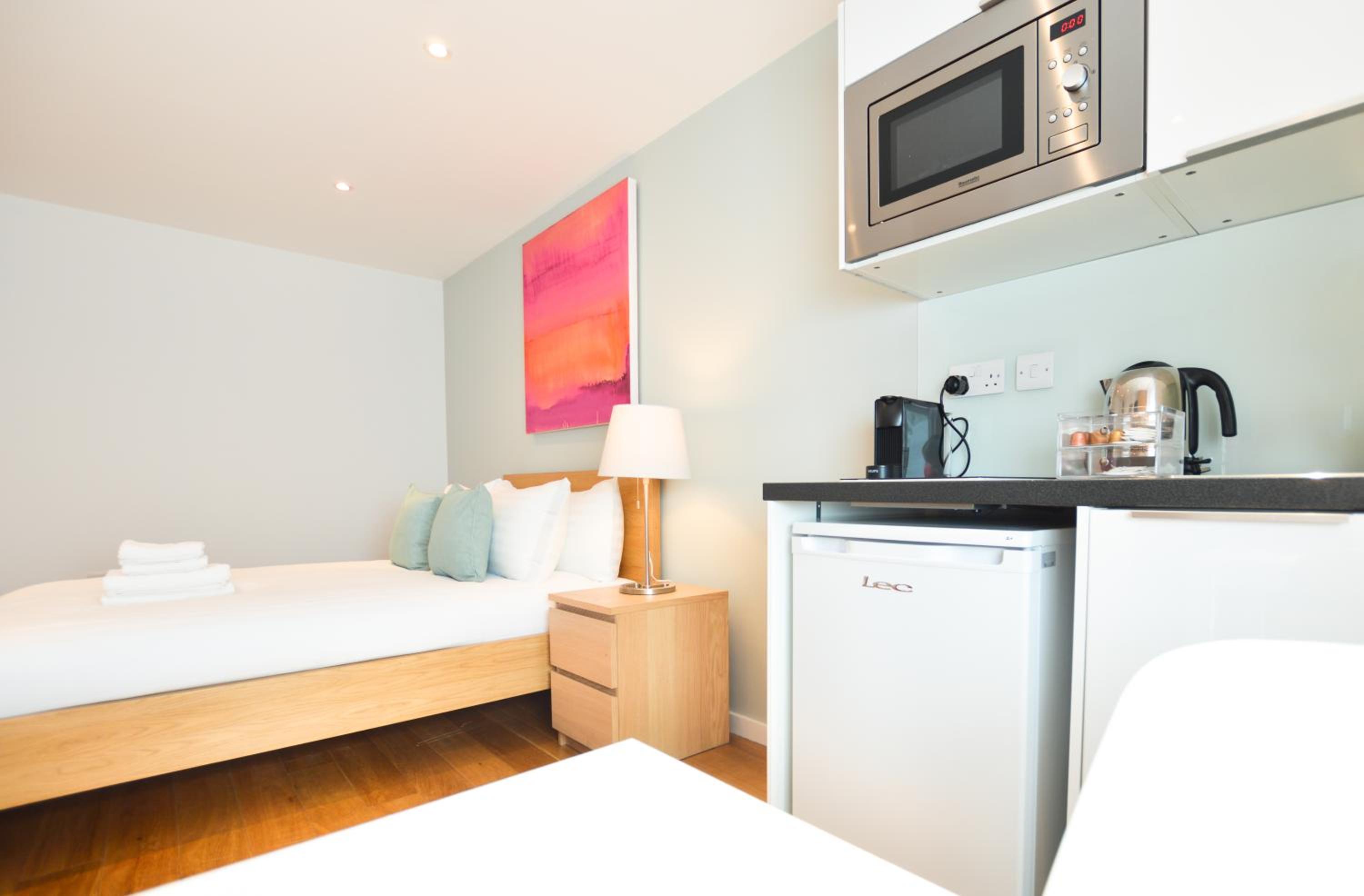 Lower Ground Floor Studio Apartment photo 2