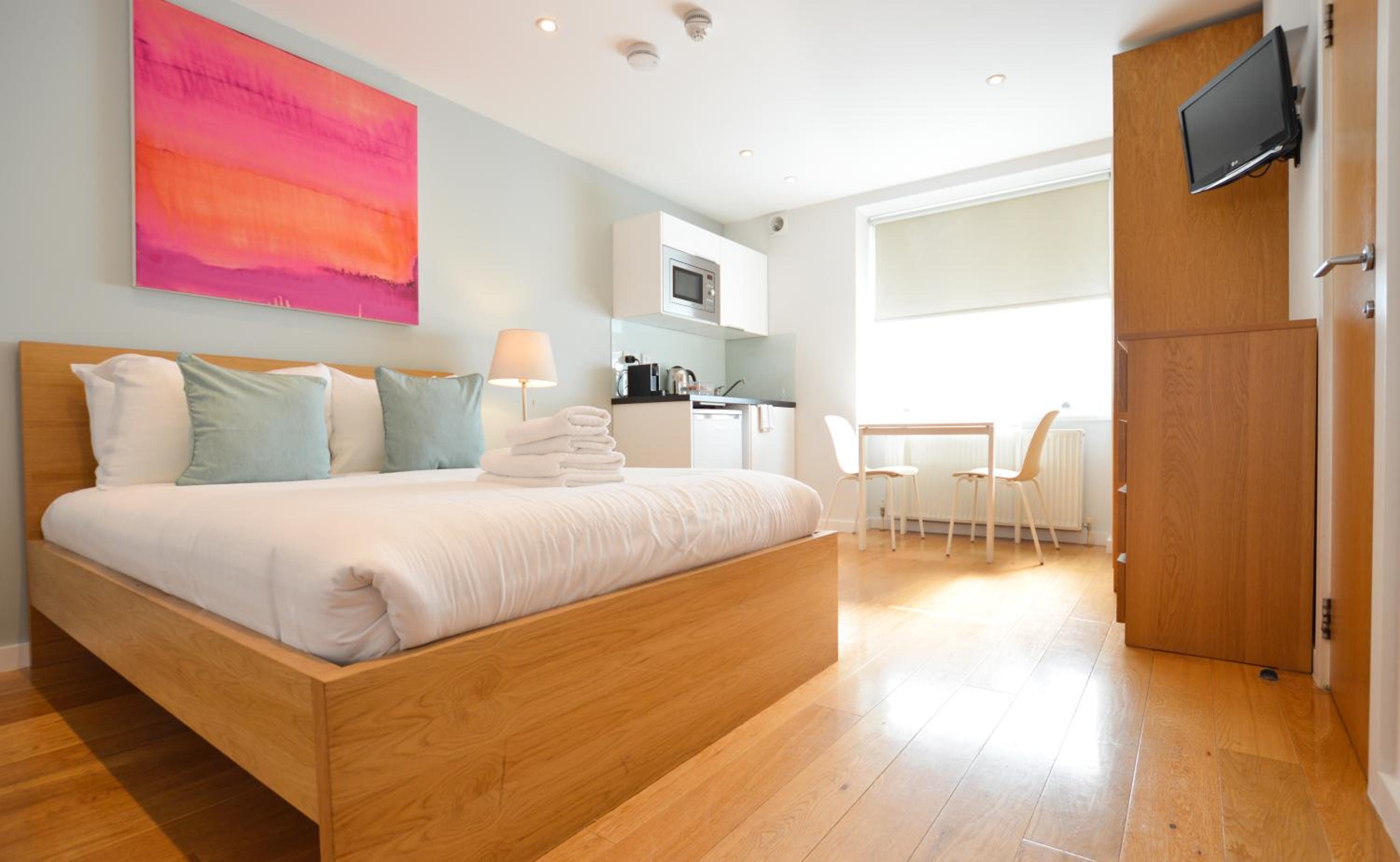 Lower Ground Floor Studio Apartment photo 1