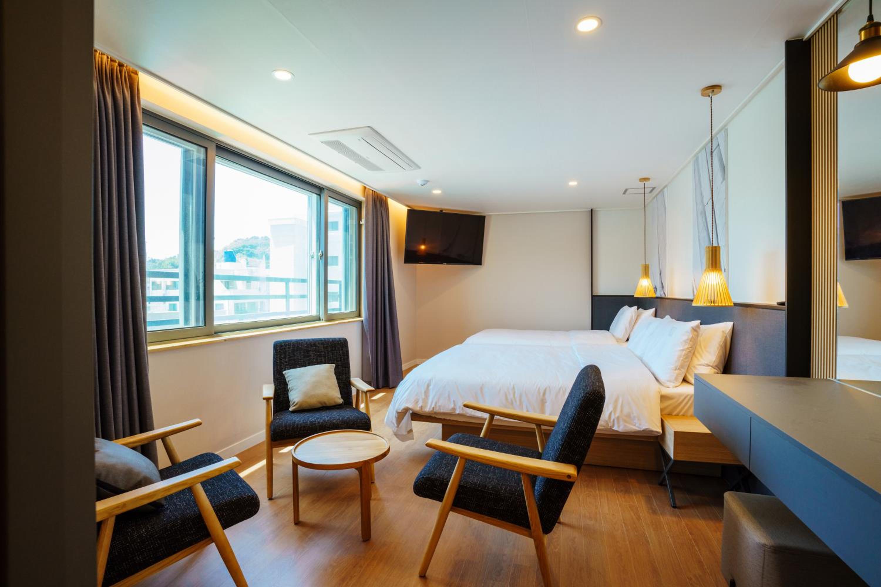 Superior Twin Room - Photo 1